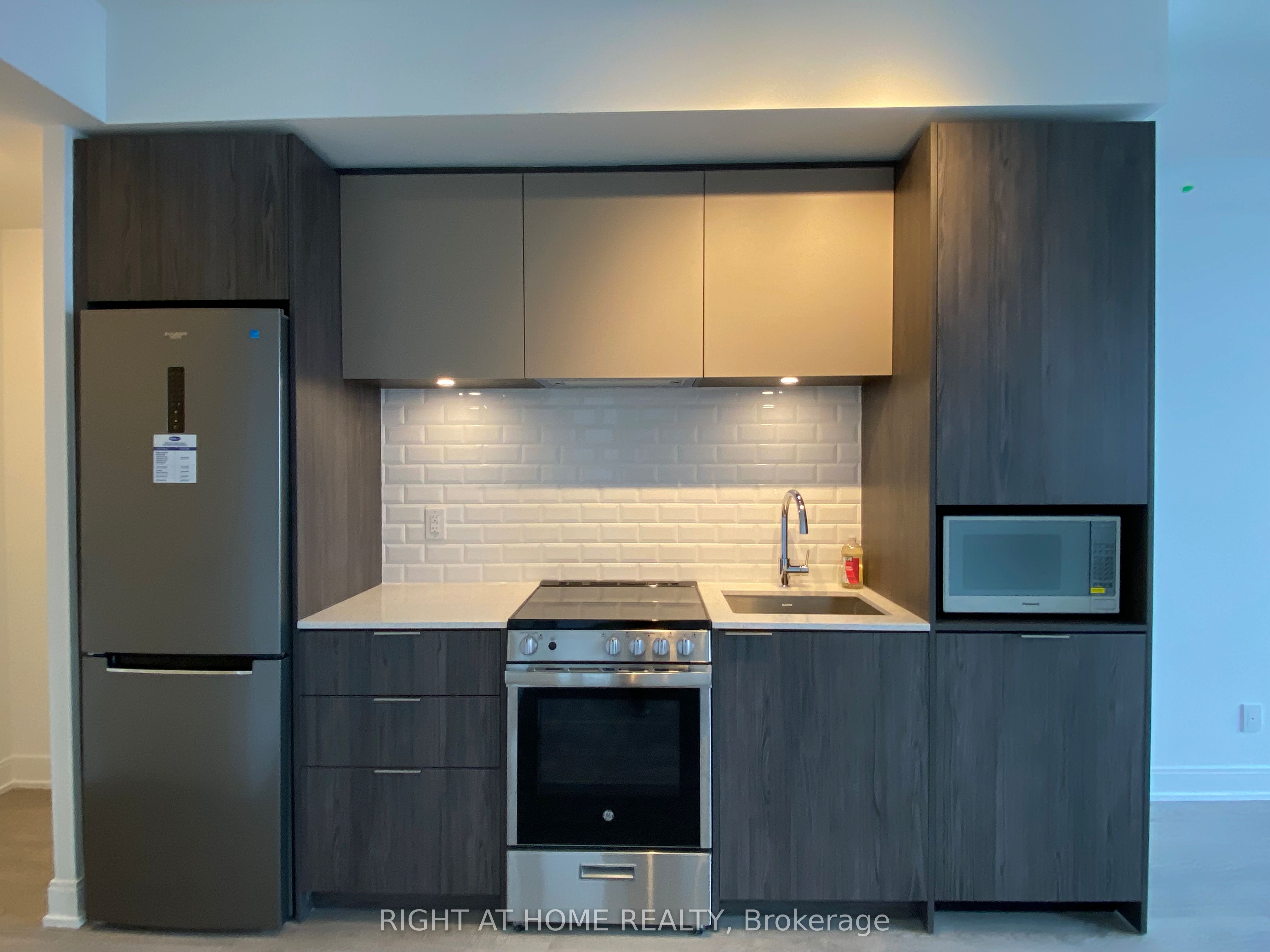 70 Annie Craig Drive 1610, Toronto, ON M8V 0G2 photo 2