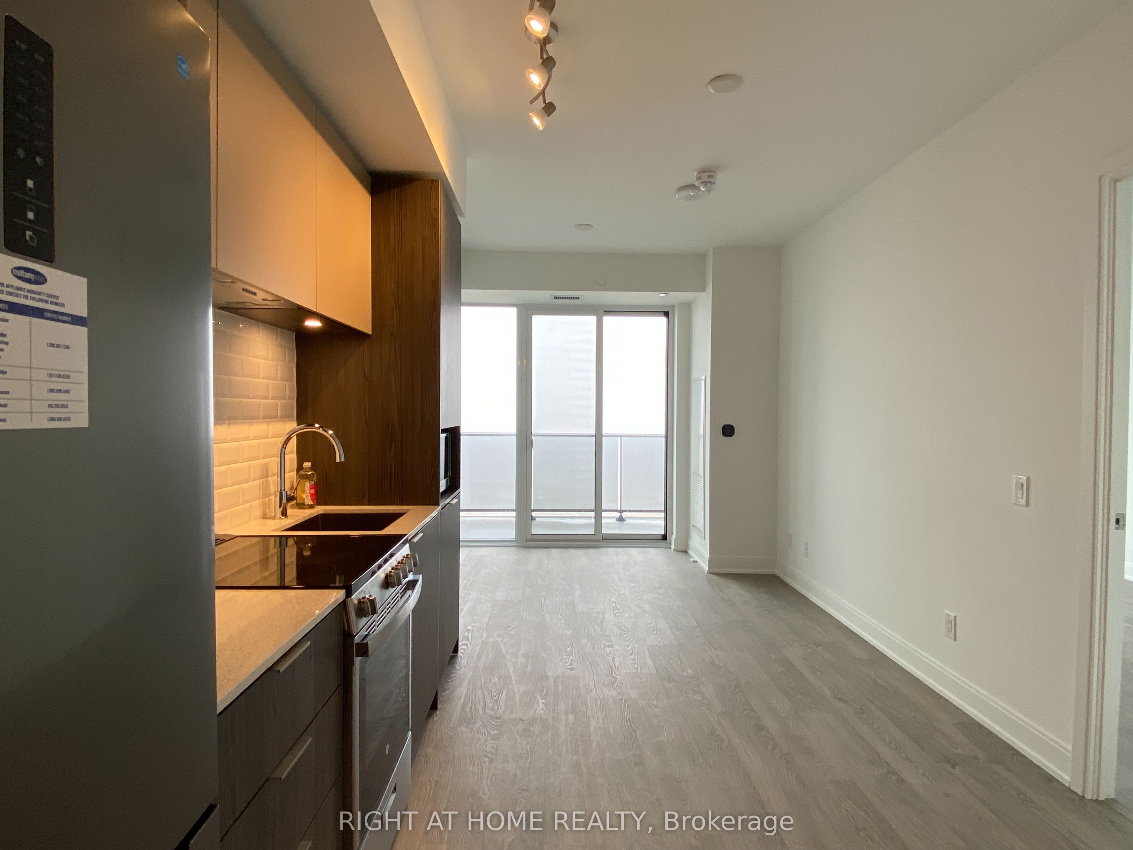 70 Annie Craig Drive 1610, Toronto, ON M8V 0G2 photo 3