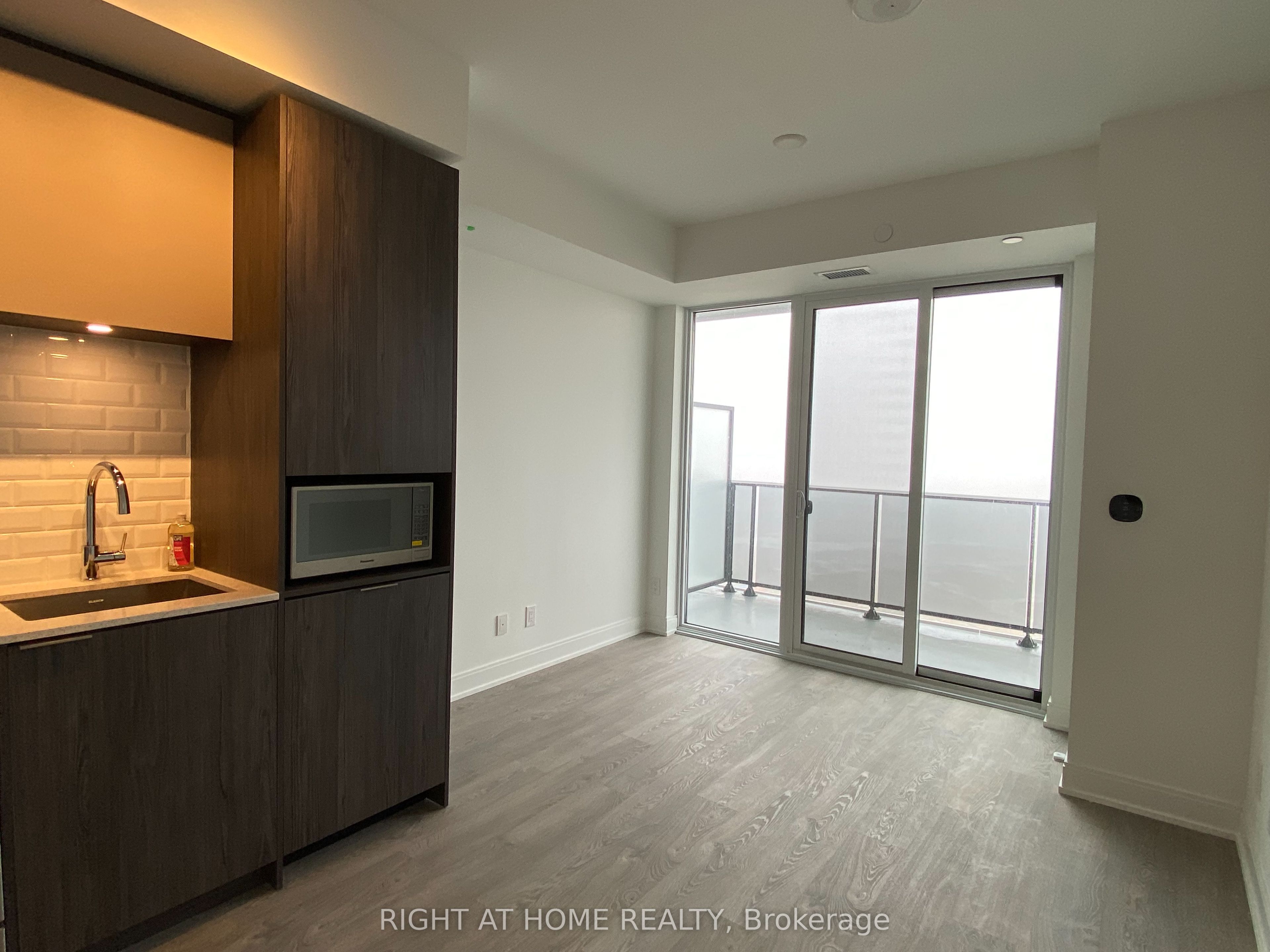 70 Annie Craig Drive 1610, Toronto, ON M8V 0G2 photo 4