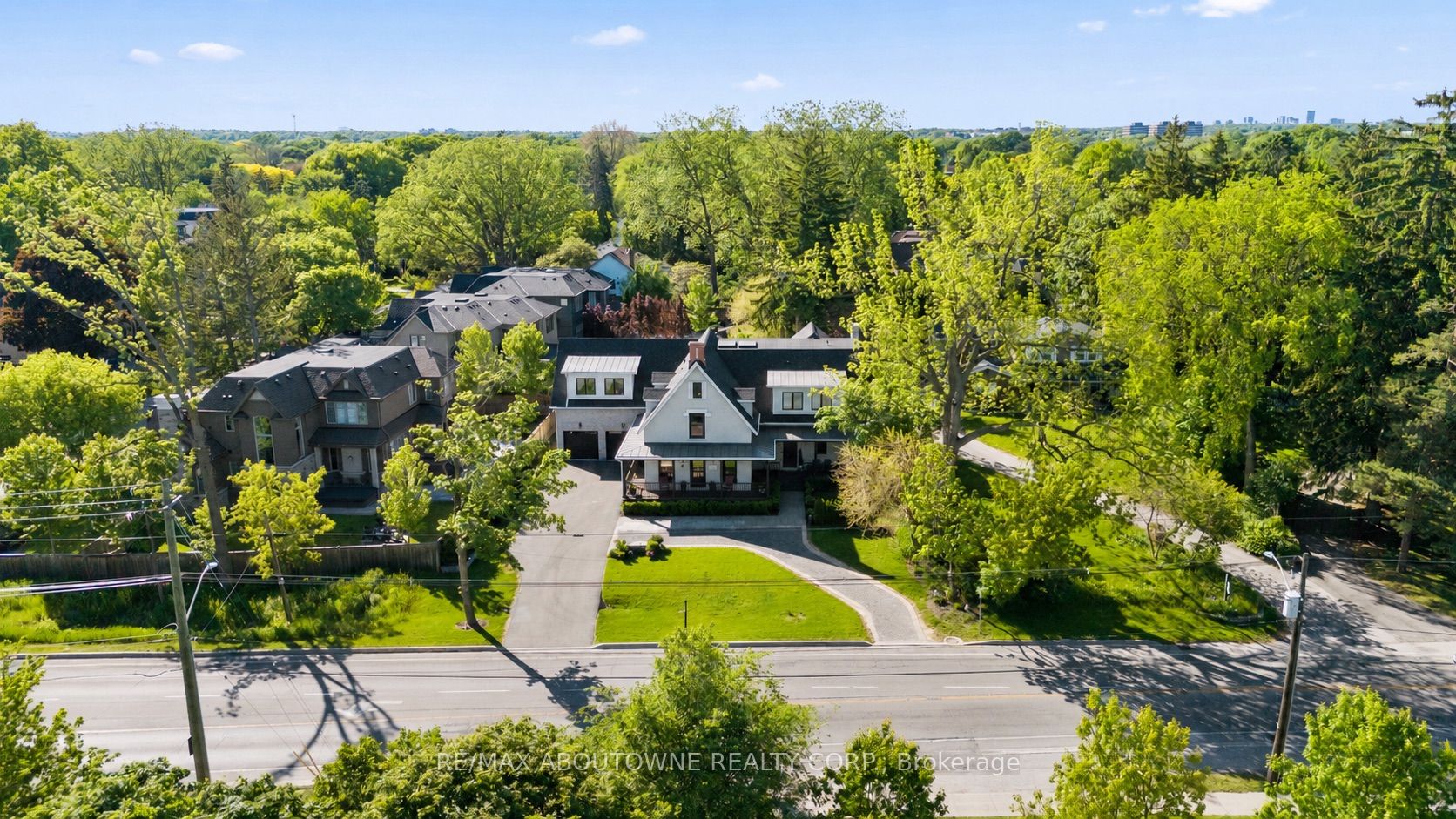 489 Lakeshore Road W, Oakville, ON L6K 1G4 photo 3