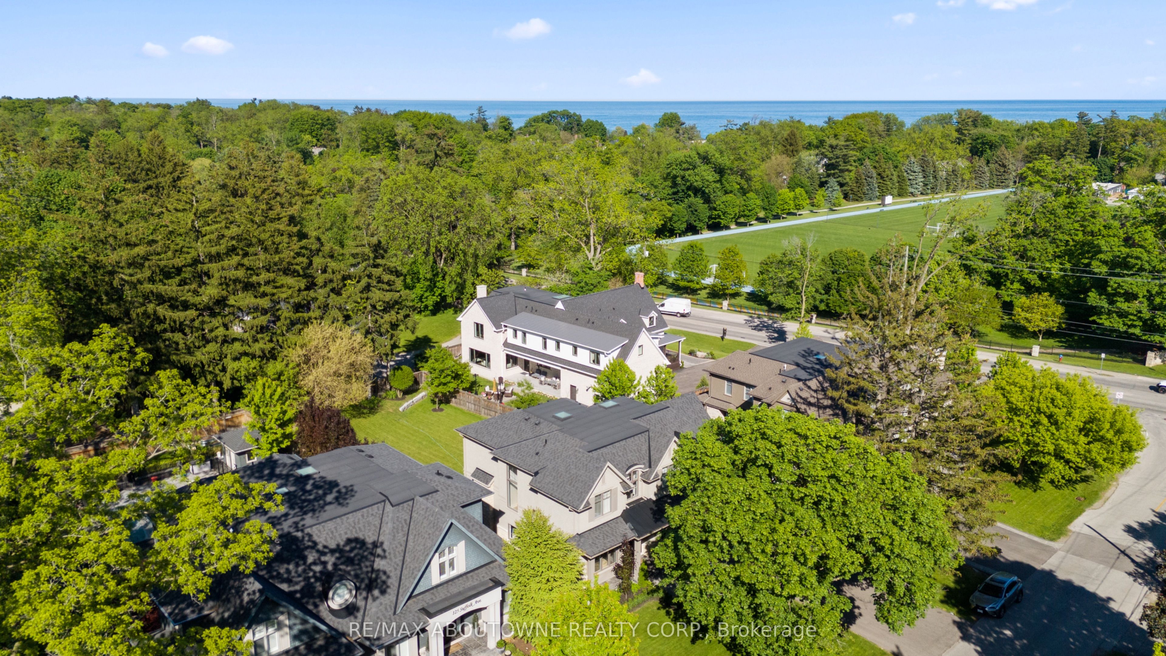 489 Lakeshore Road W, Oakville, ON L6K 1G4 photo 4