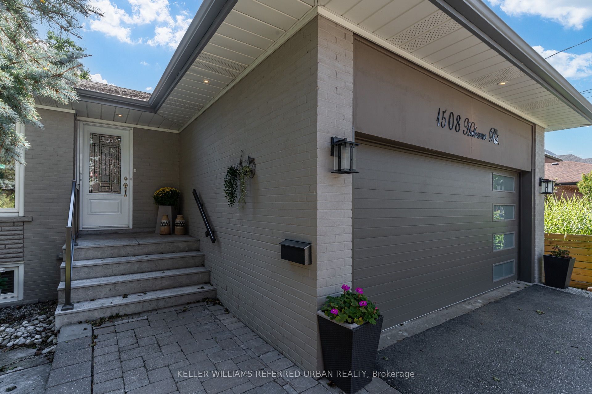 1508 Holburne Road, Mississauga, ON L5E 2L6 photo 2