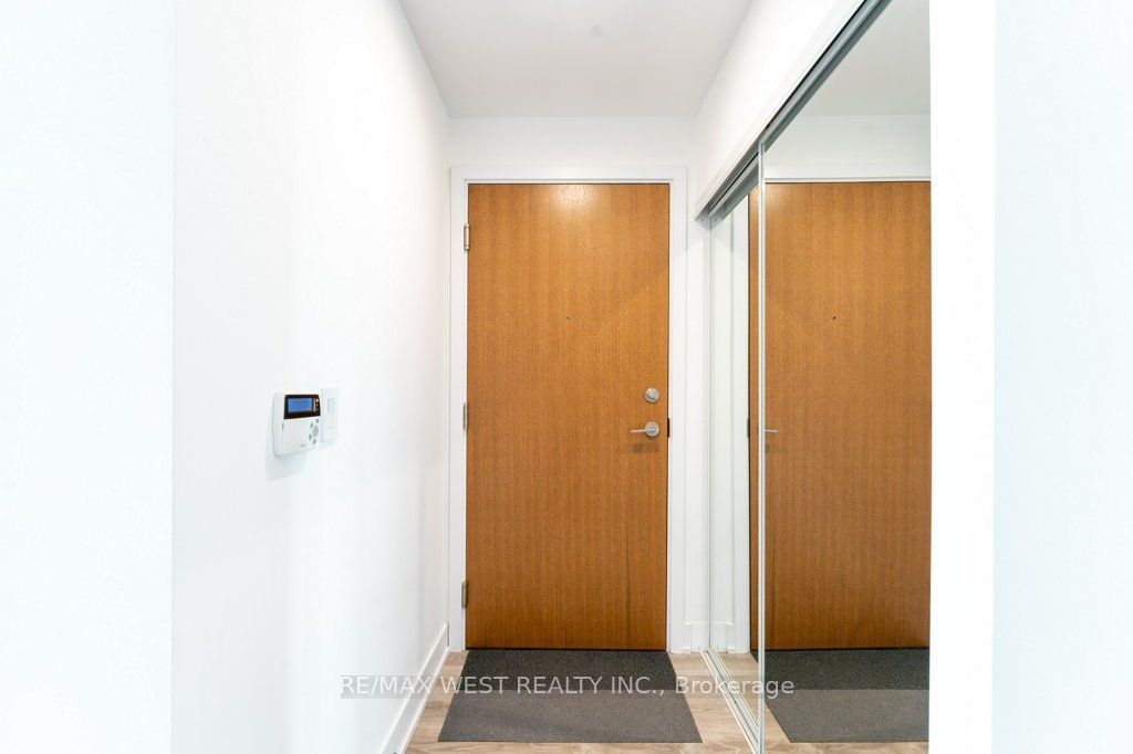 20 Shore Breeze Drive 3206, Toronto, ON M8V 0C7 photo 4