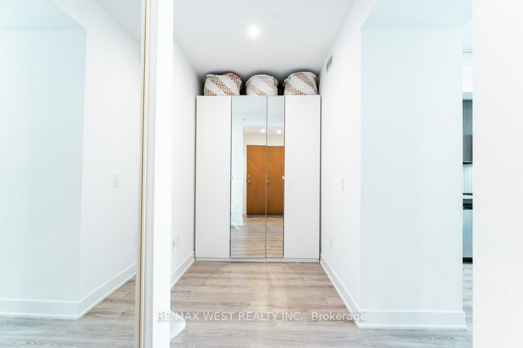 20 Shore Breeze Drive 3206, Toronto, ON M8V 0C7 photo 5