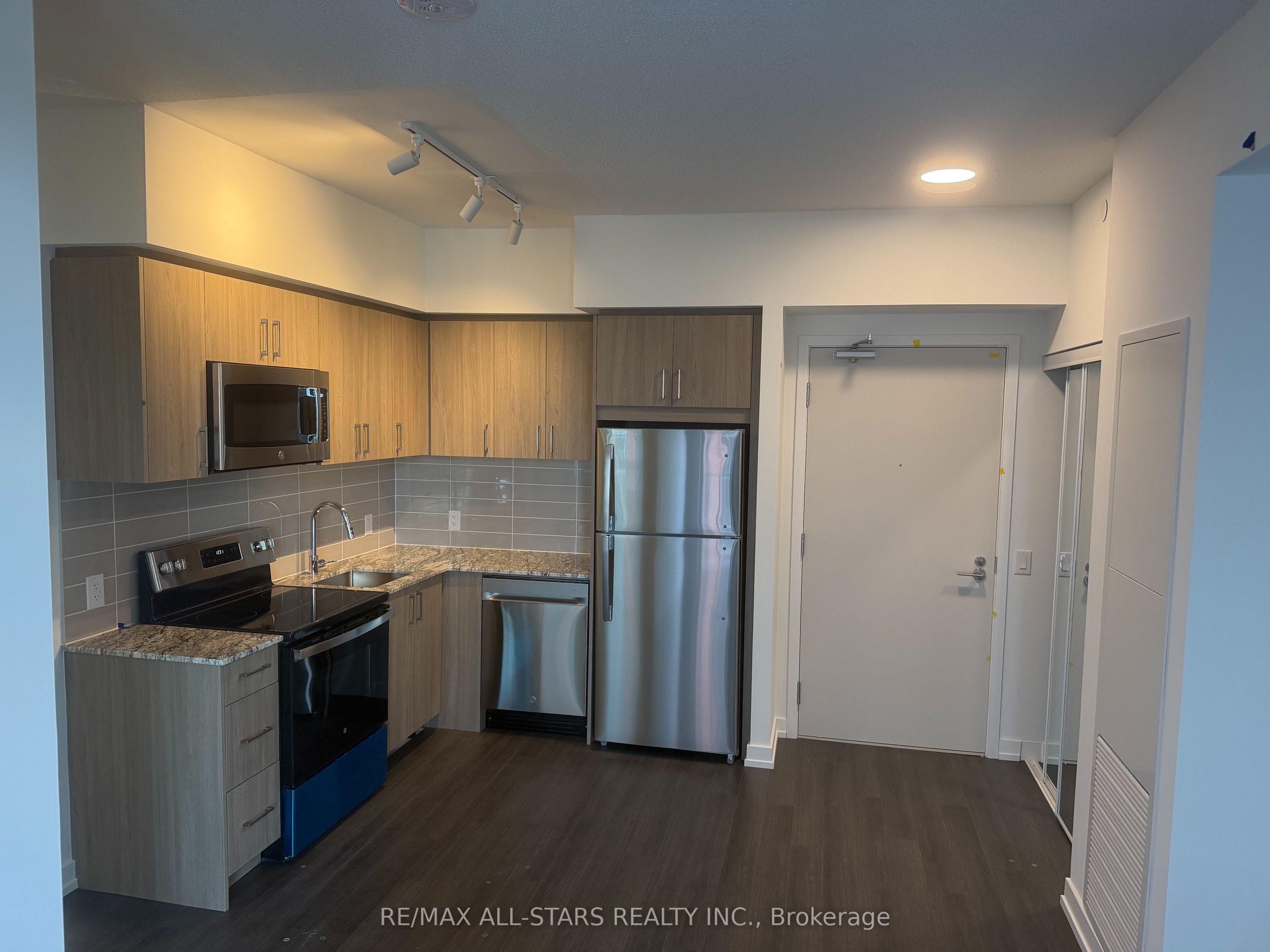 4010 Eglinton Avenue W 1922, Toronto, ON M9A 0G5
