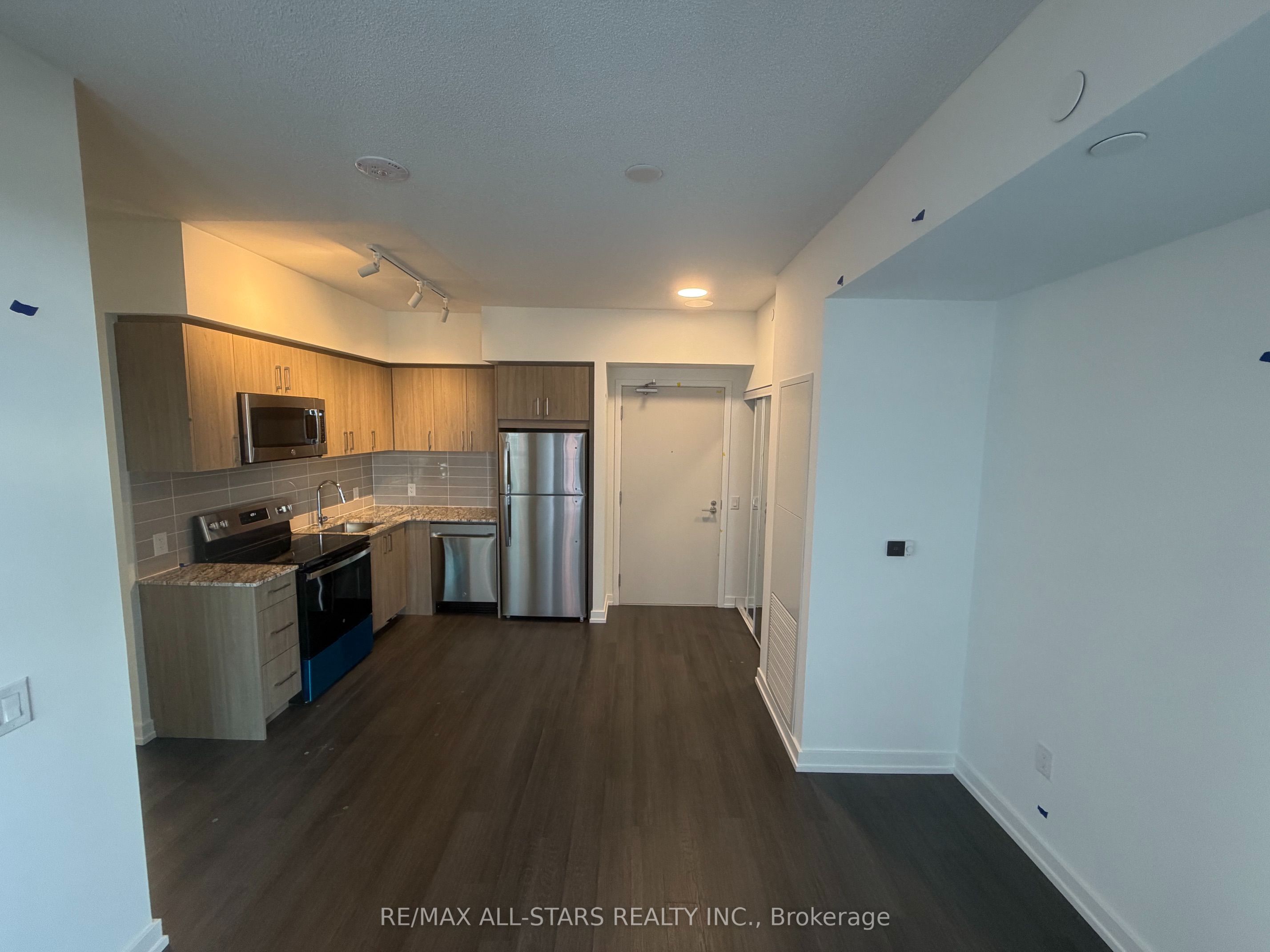 4010 Eglinton Avenue W 1922, Toronto, ON M9A 0G5 photo 2