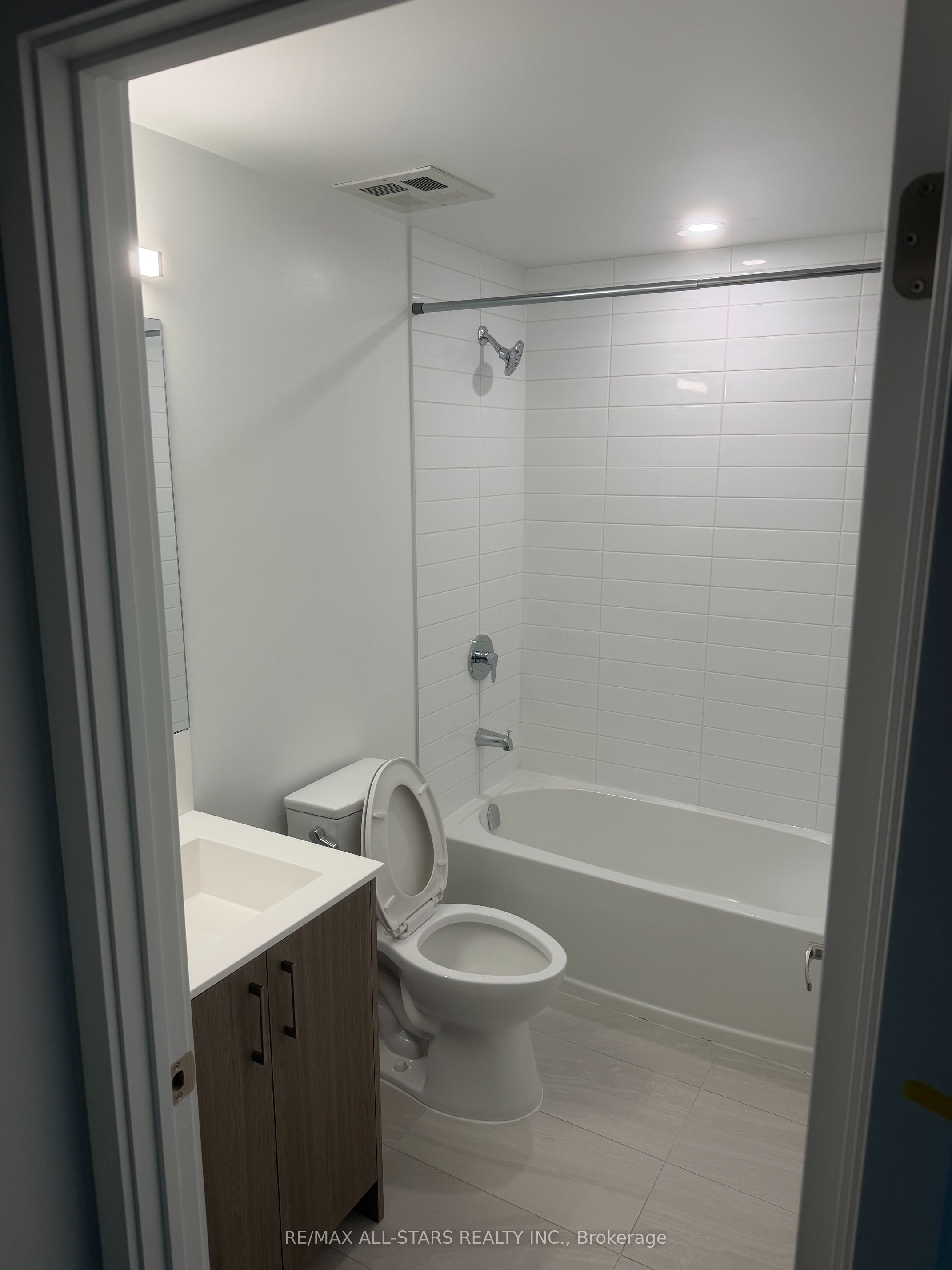 4010 Eglinton Avenue W 1922, Toronto, ON M9A 0G5 photo 5