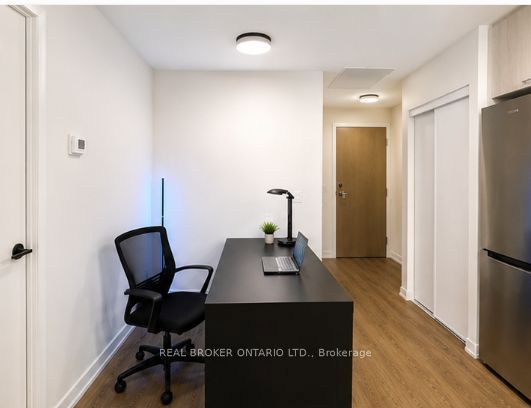 2300 St Claire Avenue W 312, Toronto, ON M6N 0B3 photo 4