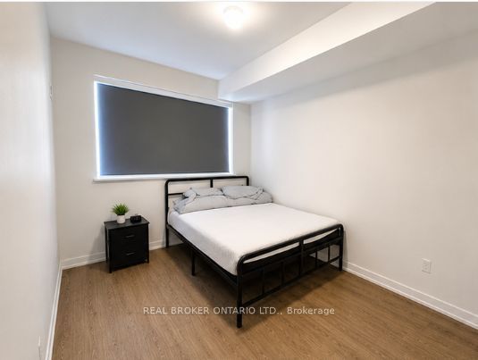 2300 St Claire Avenue W 312, Toronto, ON M6N 0B3 photo 5