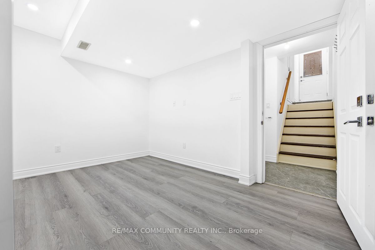 64 Fallstar Crescent Bsmt, Brampton, ON L7A 2J7 photo 3