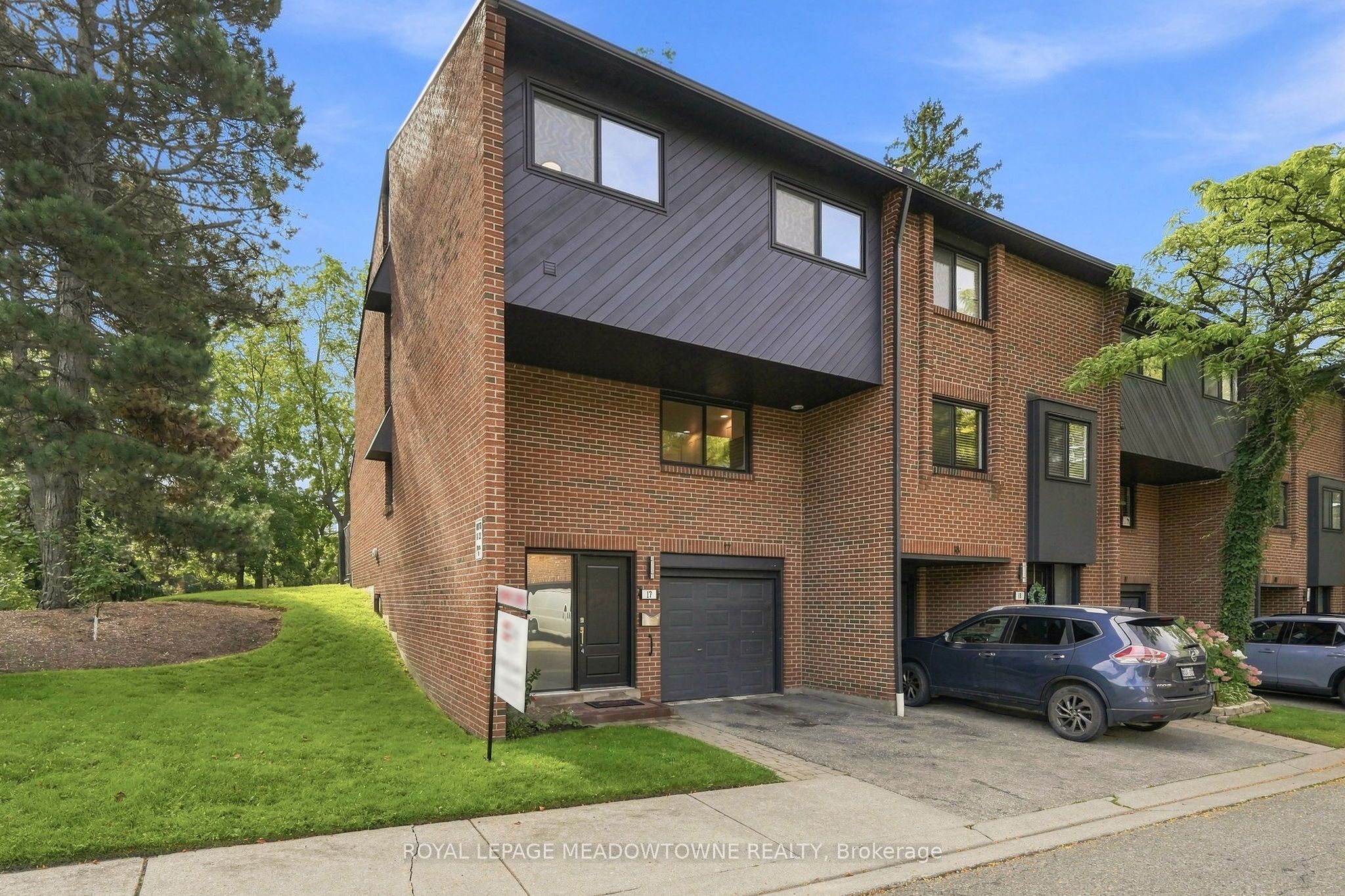 20 Mineola Road 17, Mississauga, ON L5G 4N9