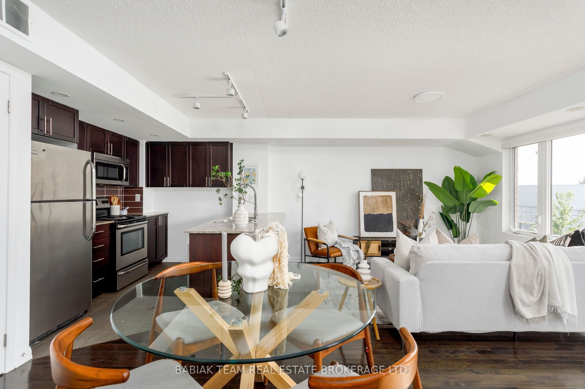 8 Foundry Avenue 258, Toronto, ON M6H 0A5 photo 2