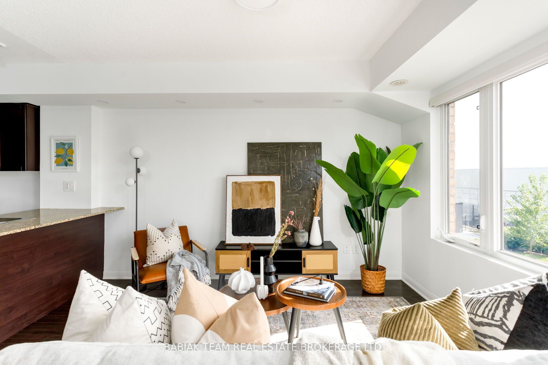 8 Foundry Avenue 258, Toronto, ON M6H 0A5 photo 4