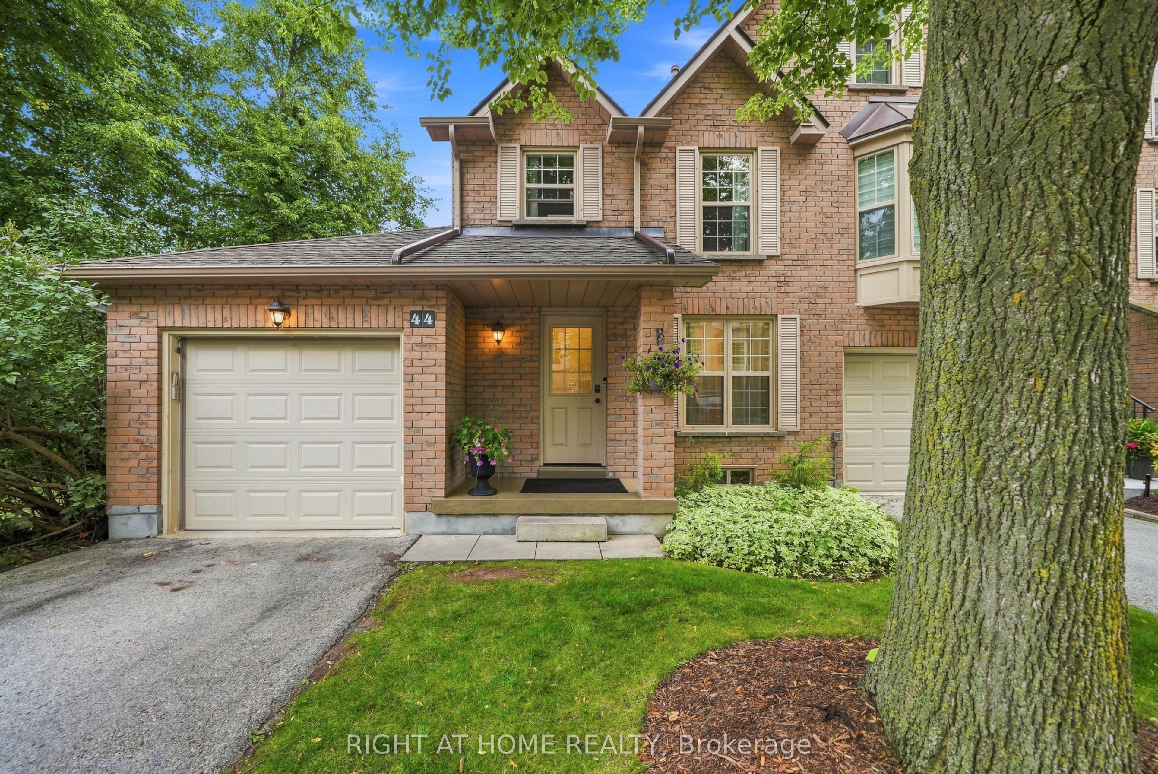 2272 Mowat Avenue 44, Oakville, ON L6H 5L8