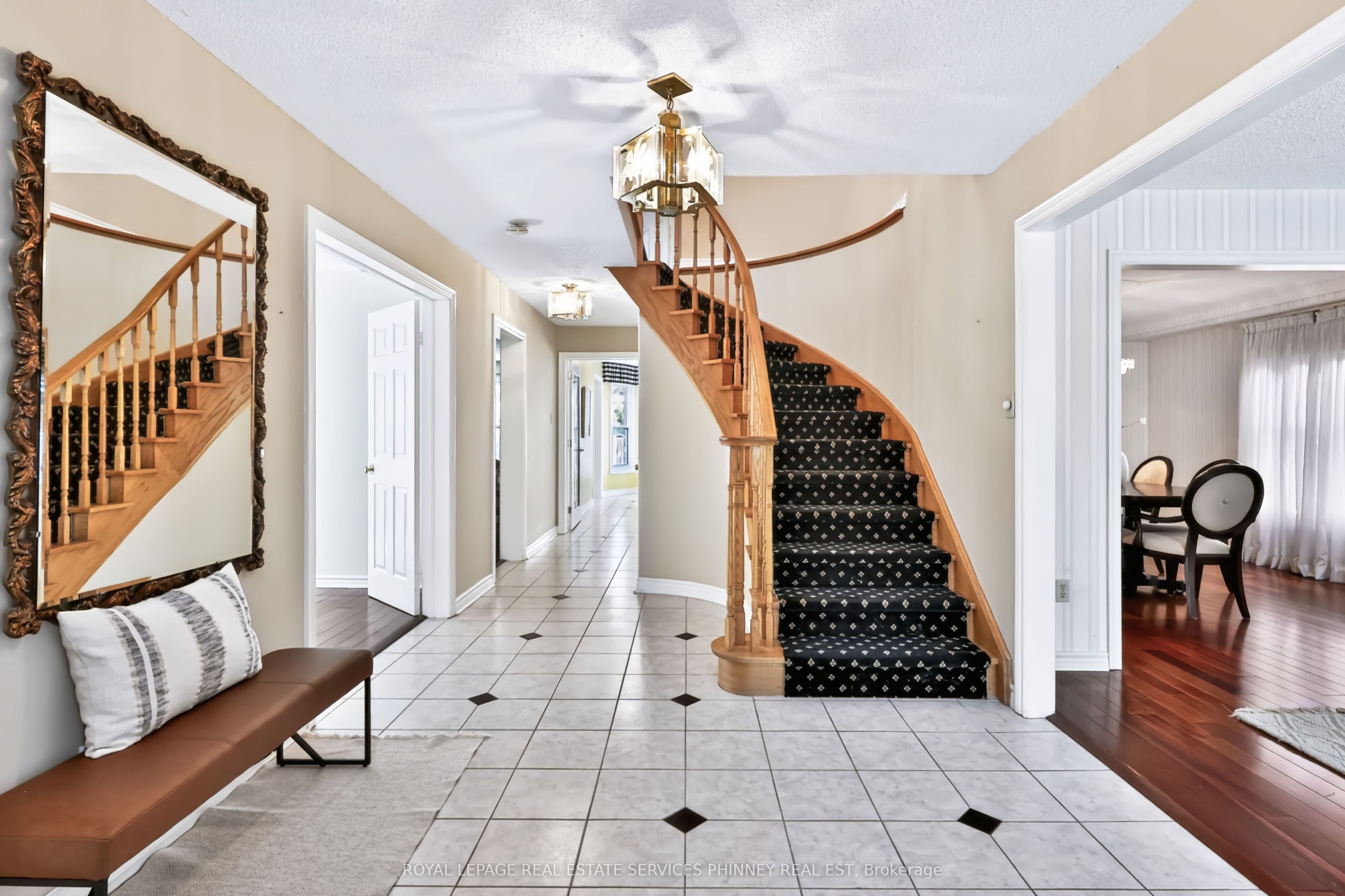 6036 St. Ives Way, Mississauga, ON L5N 4M1 photo 3