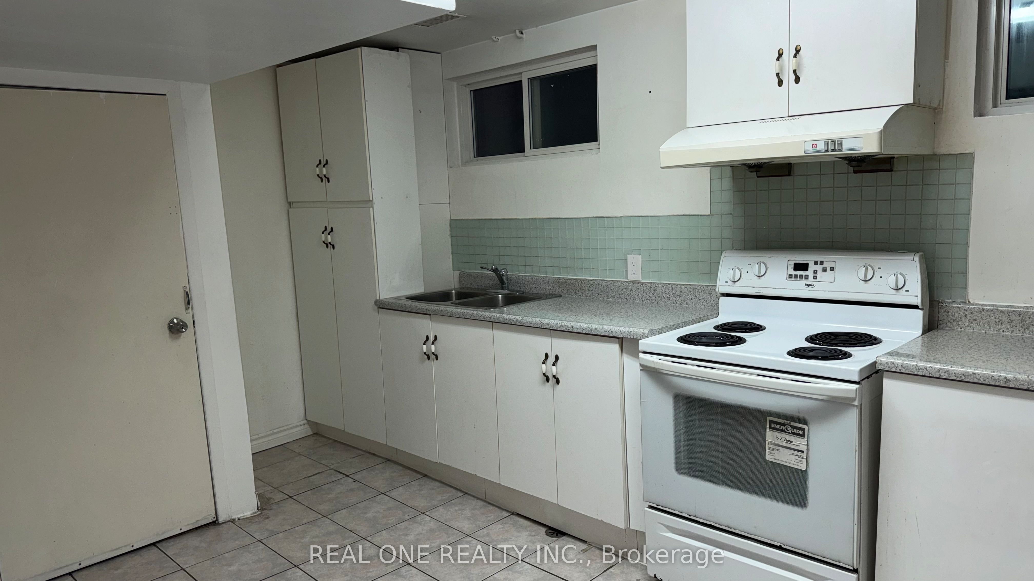 3622 Molly Avenue Lower Level, Mississauga, ON L5A 3M5 photo 2