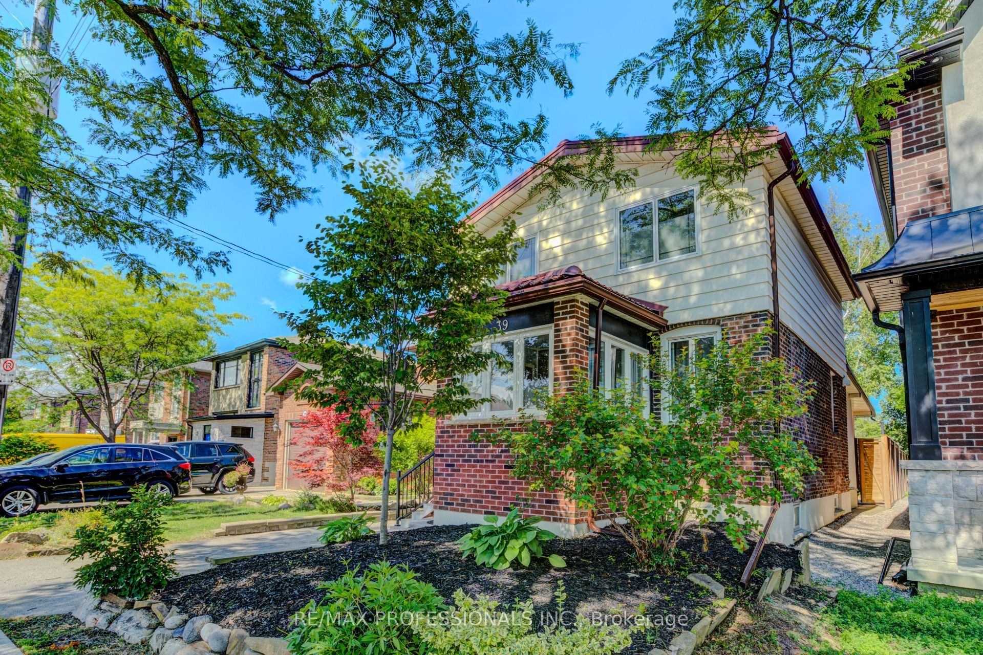 39 Rosemeade Avenue, Toronto, ON M8Y 3A4 photo 3