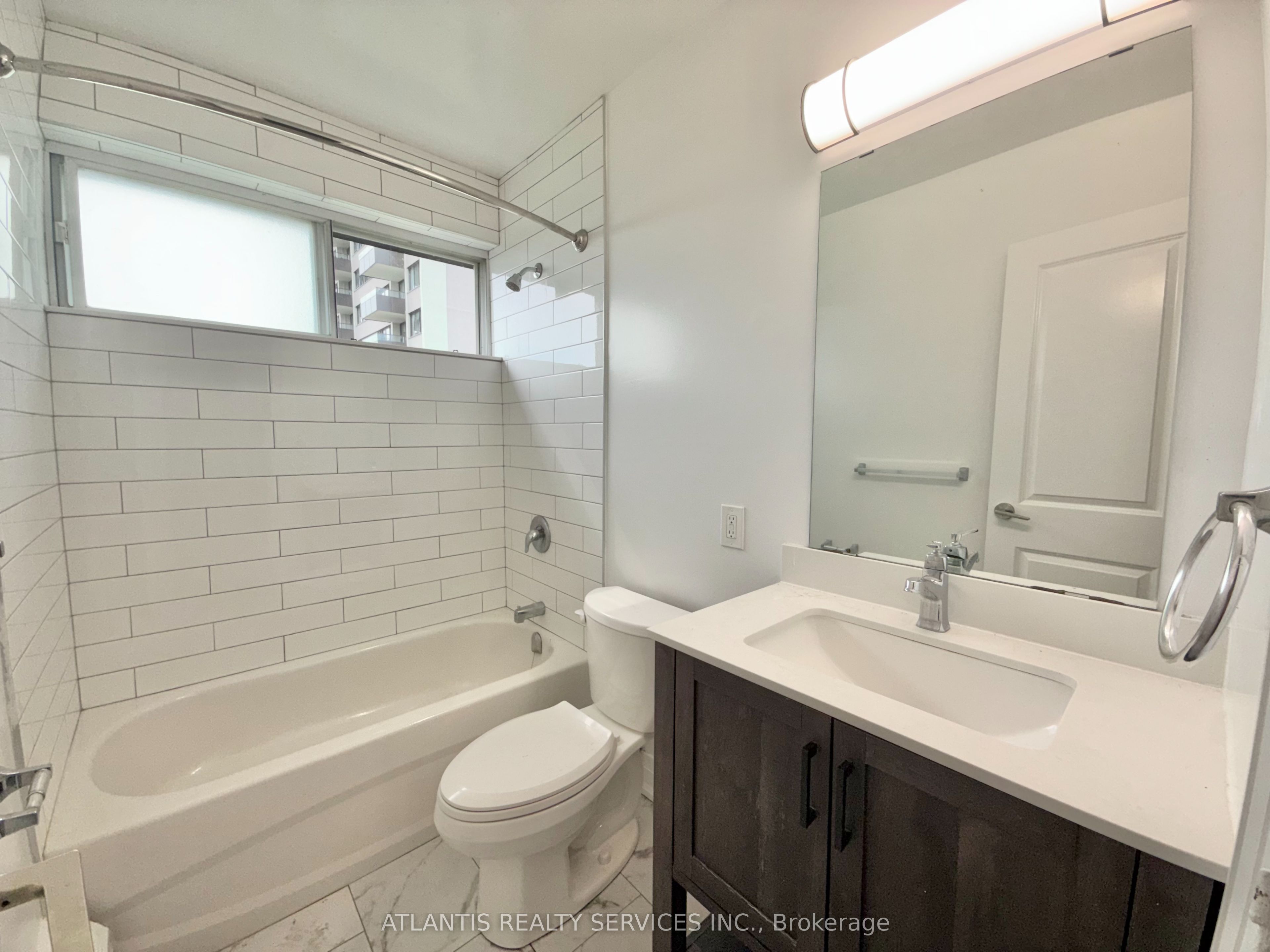 50 East Street 501, Oakville, ON L6L 3K4 photo 4