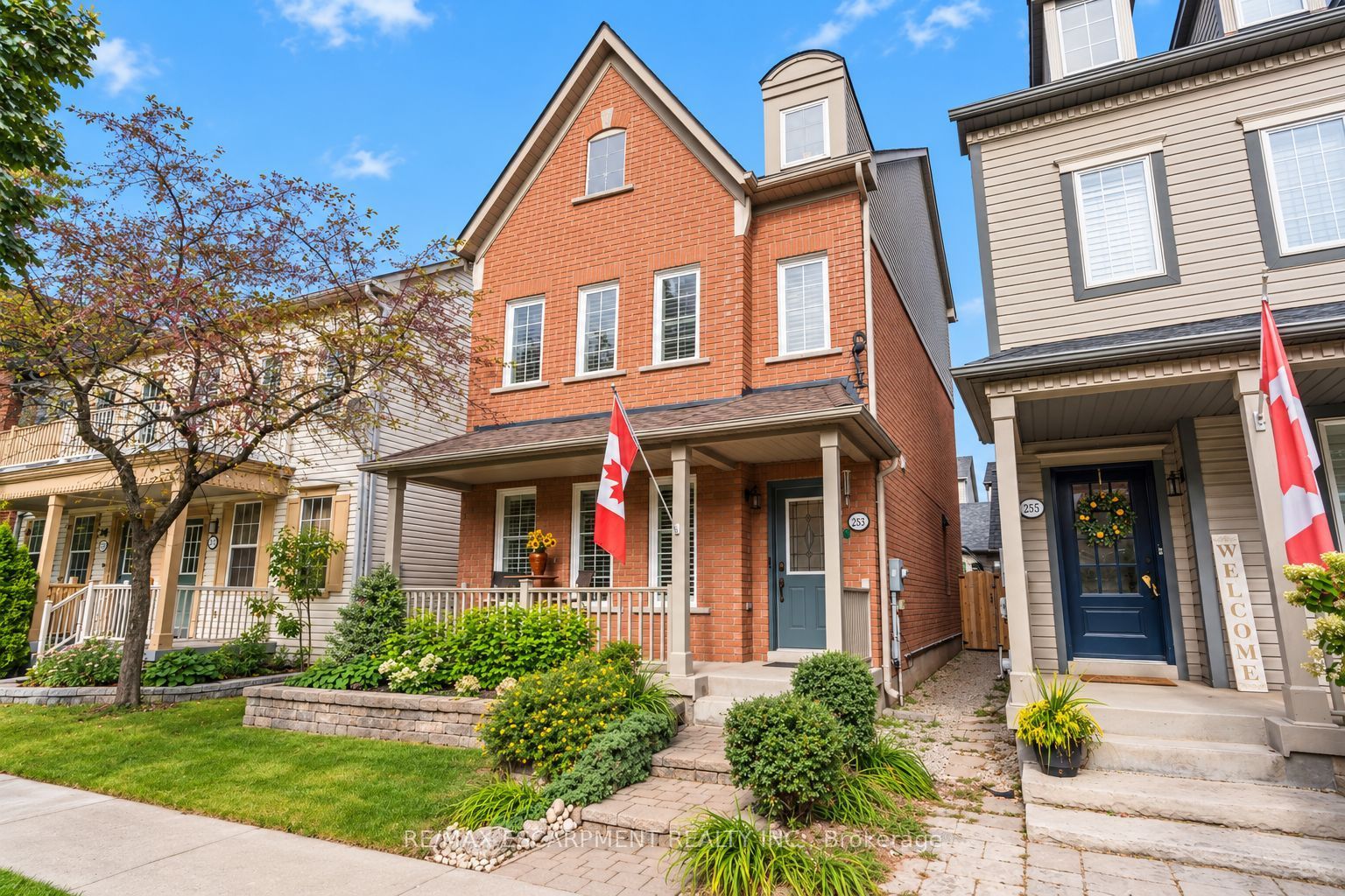 253 Gatwick Drive, Oakville, ON L6H 7K3 photo 2