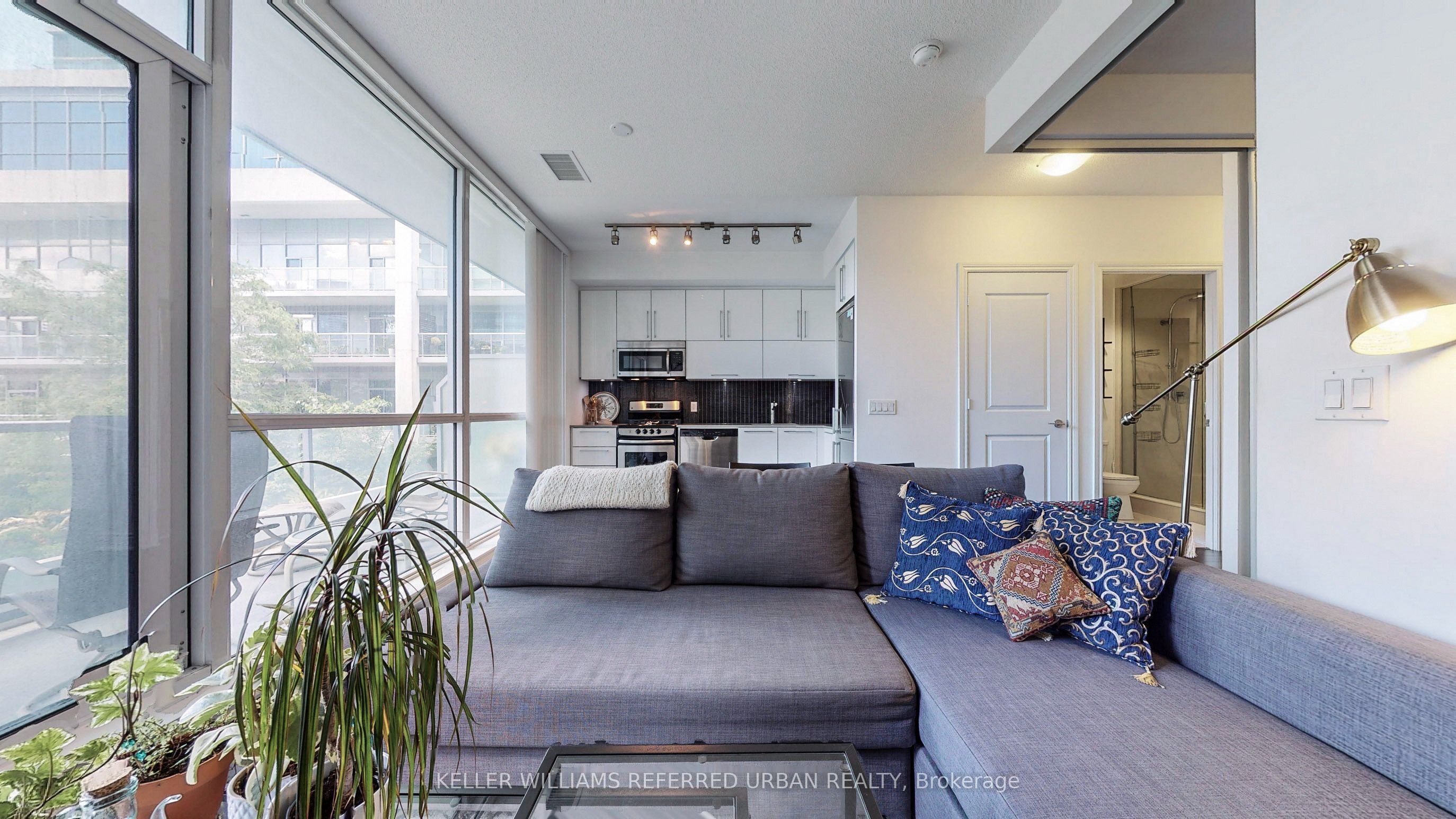 80 Marine Parade Drive 203, Toronto, ON M8V 0A3 photo 3