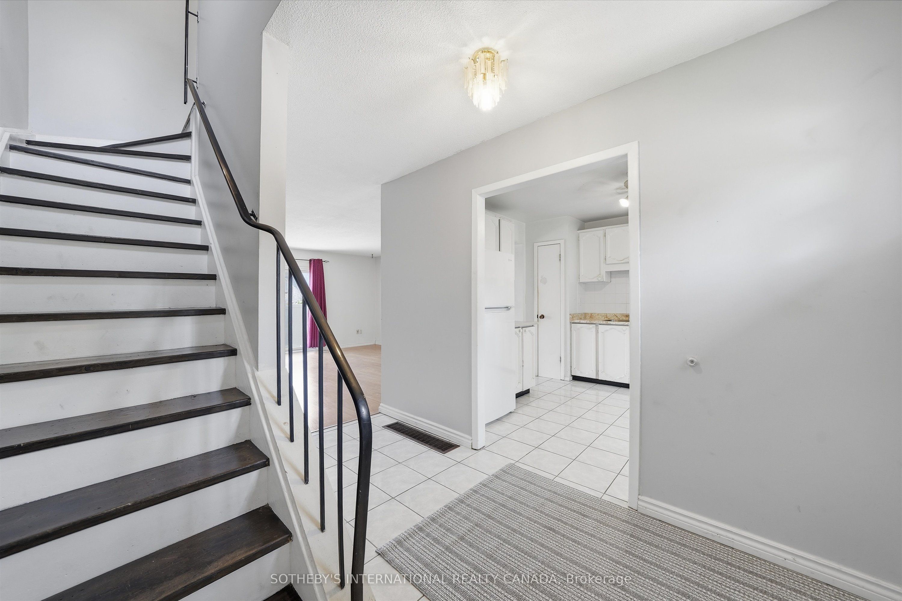 120 Falconer Drive 34, Mississauga, ON L5N 1P5 photo 2