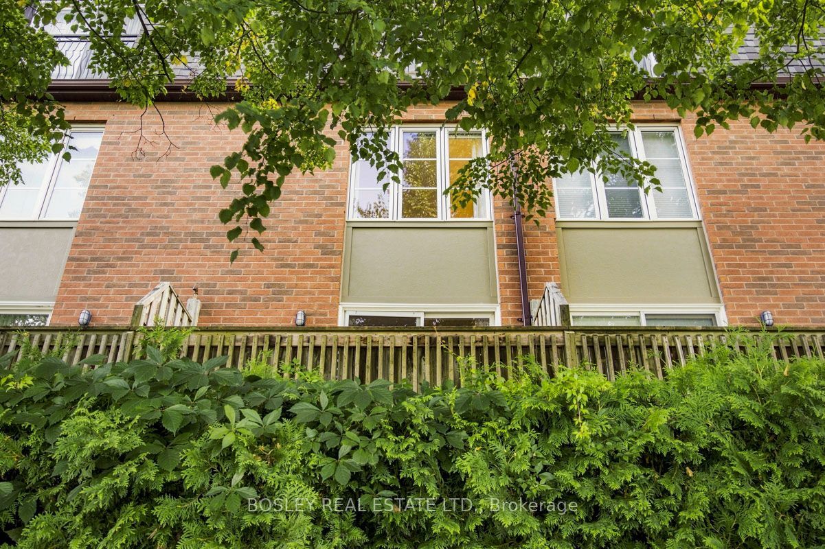 64 Old Mill Terrace 3, Toronto, ON M8X 1A2 photo 3
