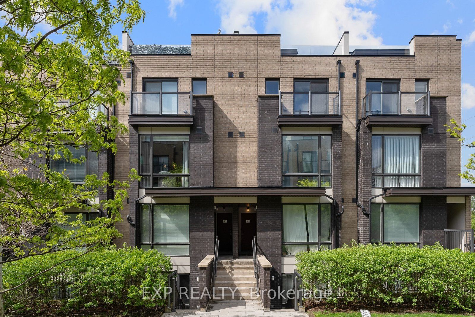 30 Fieldway Road 89, Toronto, ON M8Z 0E3