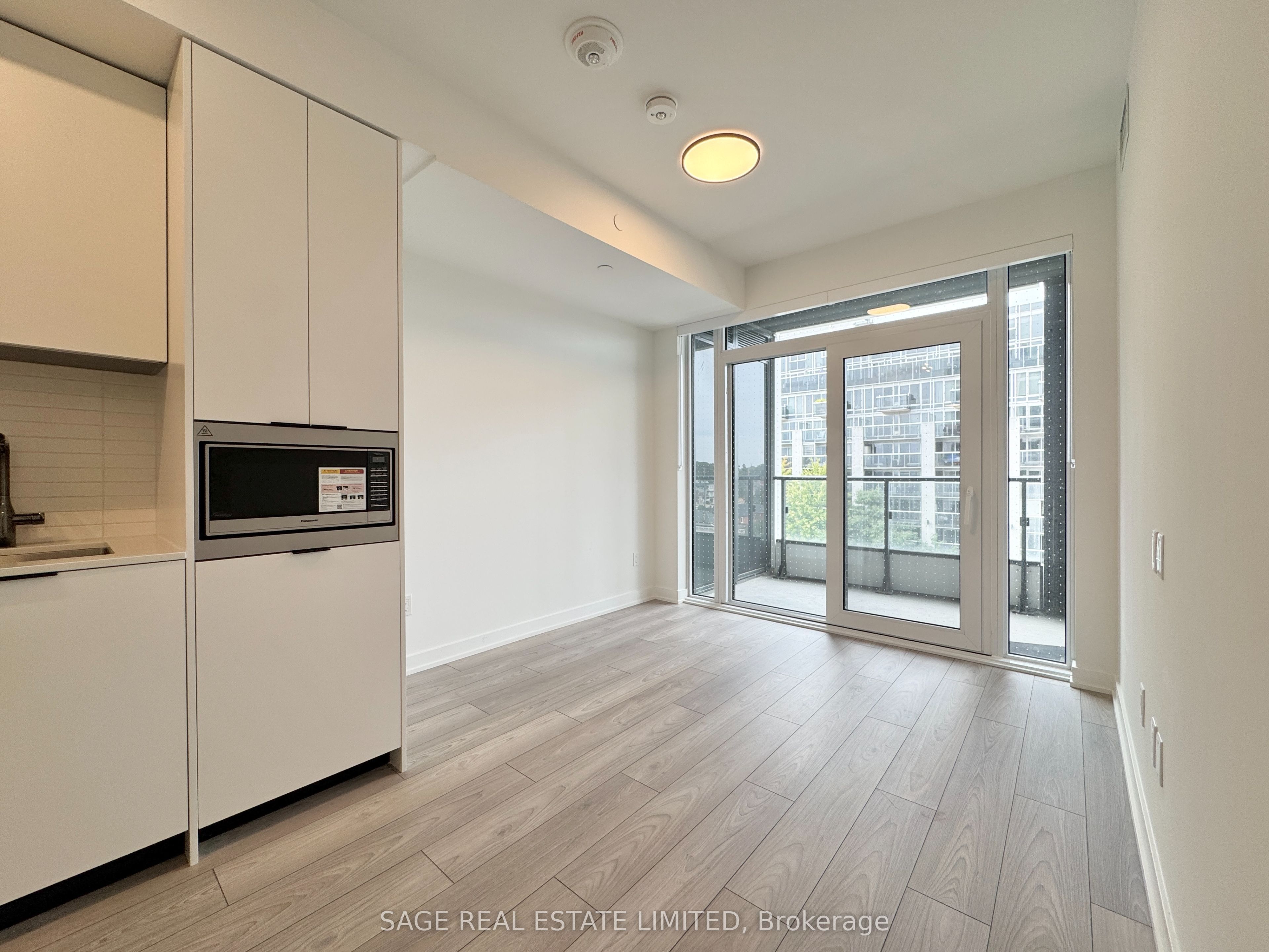 1007 The Queensway 433, Toronto, ON M8Z 0H4