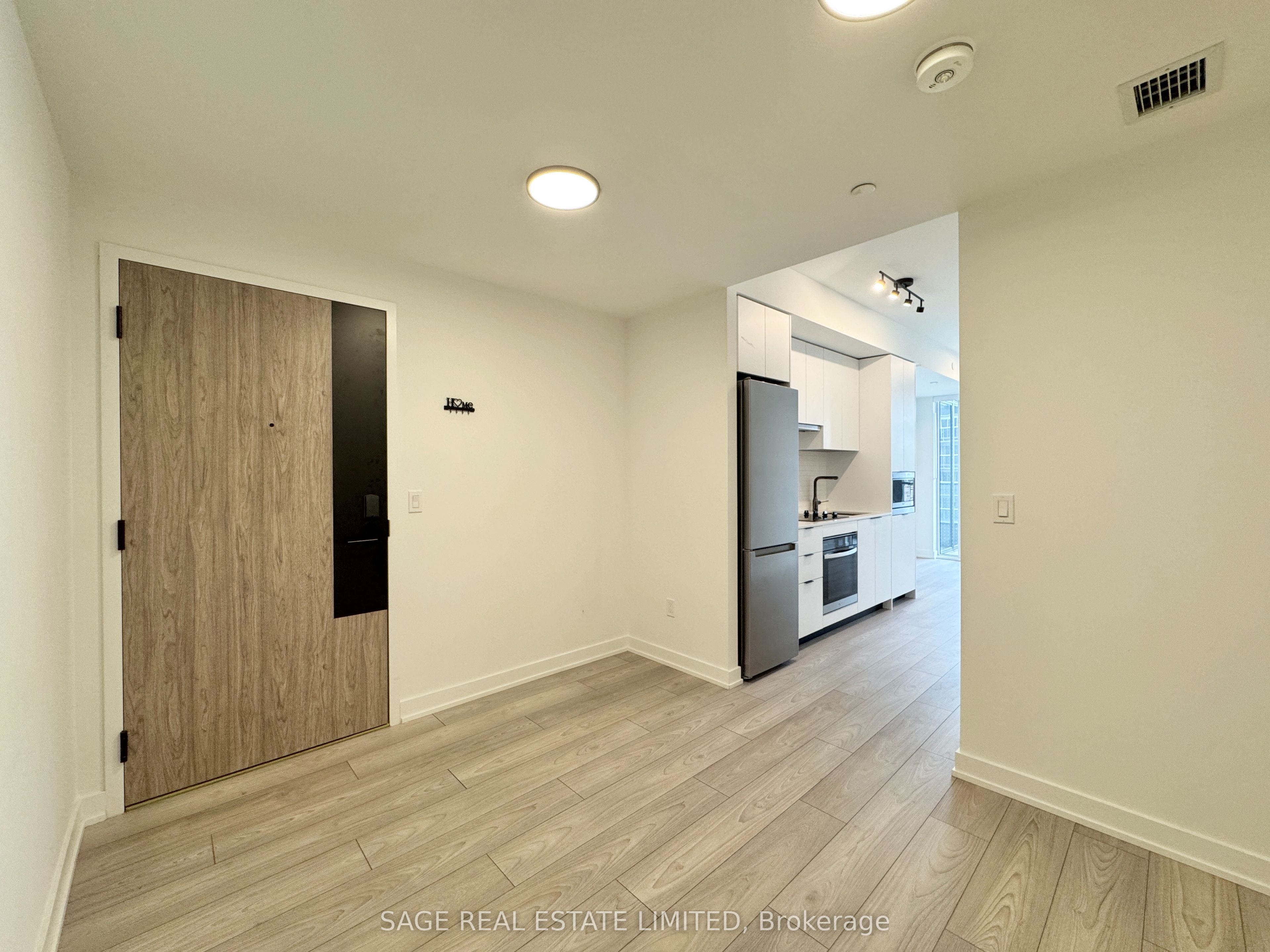 1007 The Queensway 433, Toronto, ON M8Z 0H4 photo 2