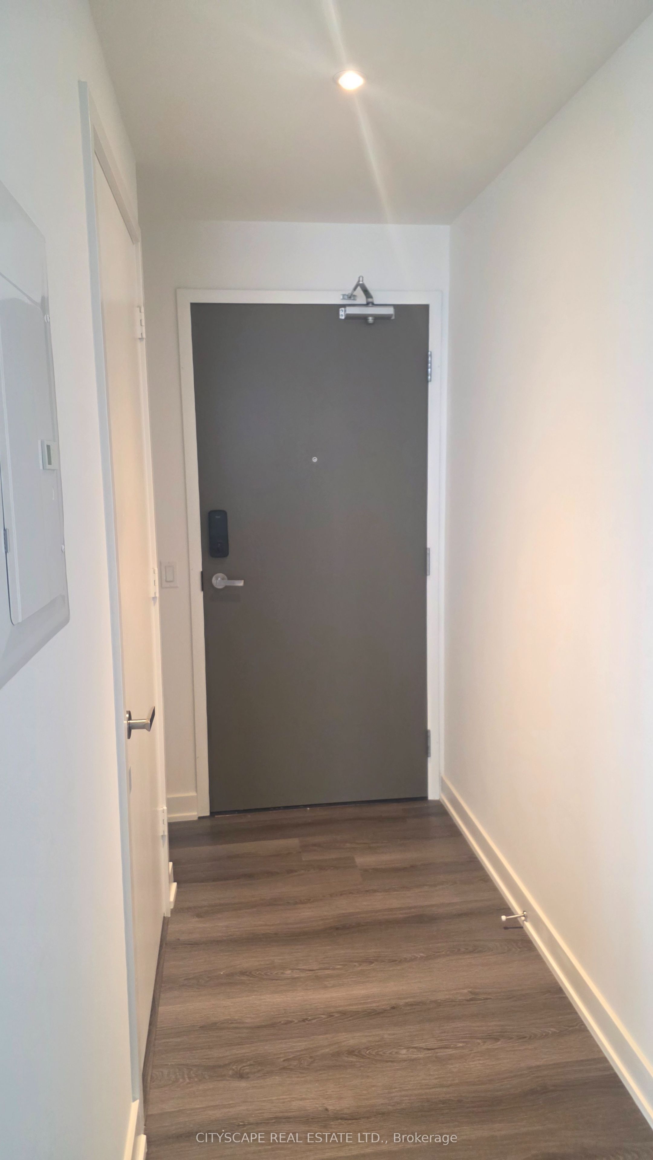 448 Burnhamthorpe Road W 2402, Mississauga, ON L5B 0R4 photo 2
