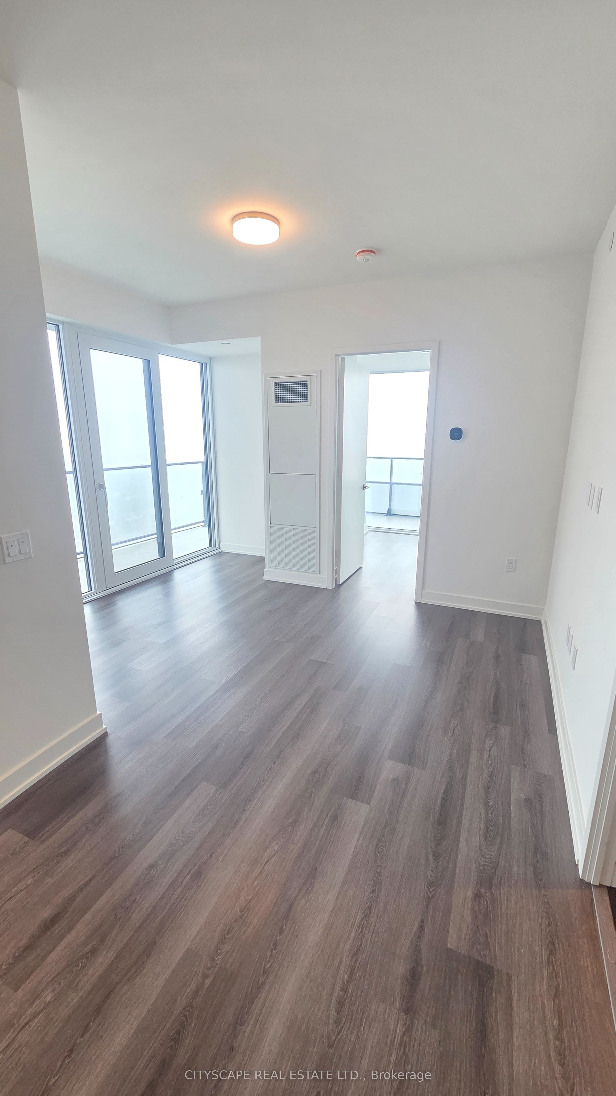 448 Burnhamthorpe Road W 2402, Mississauga, ON L5B 0R4 photo 3