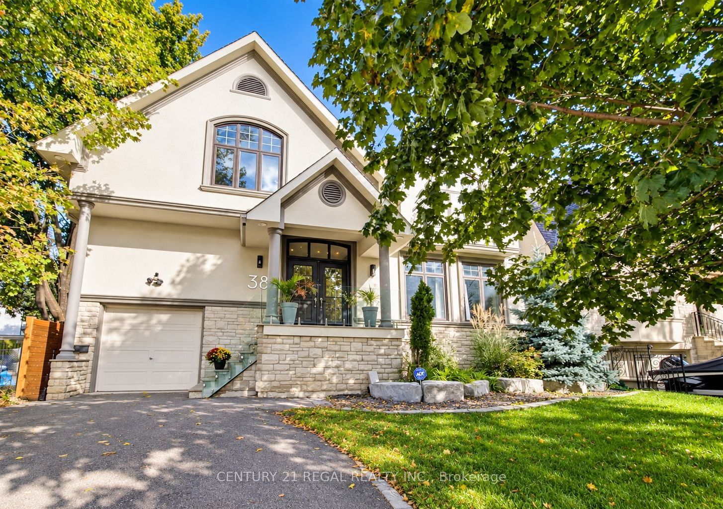 38 Mattice Road, Toronto, ON M9A 1E6