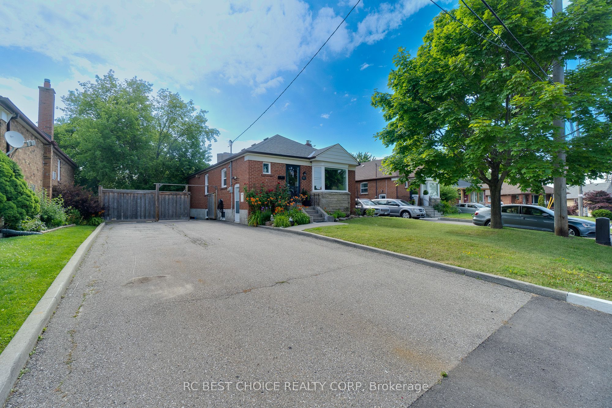 45 Mayall Avenue Main, Toronto, ON M3L 1E7 photo 2