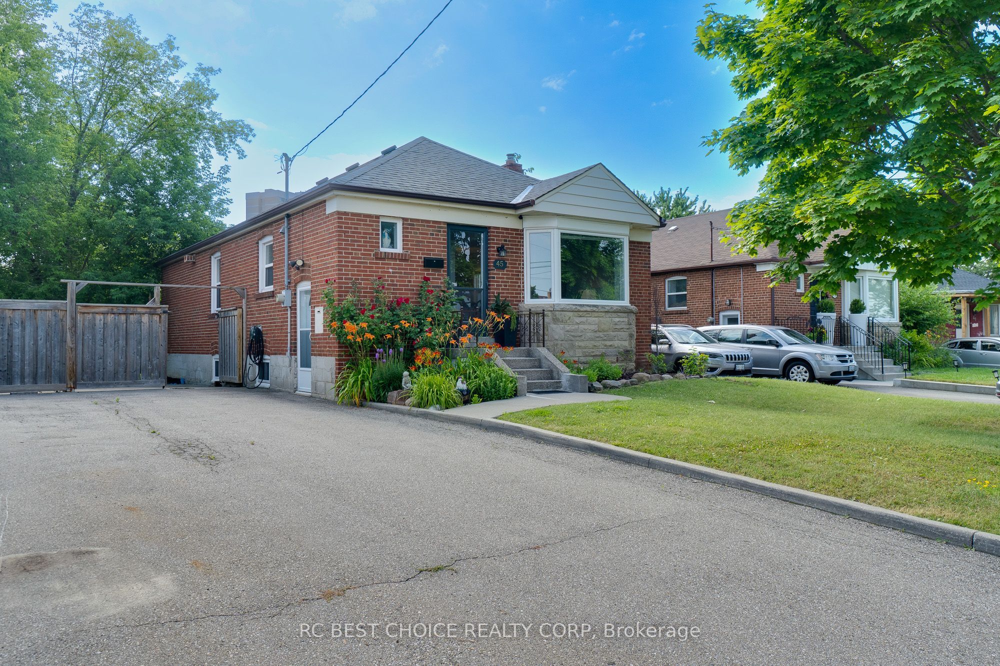 45 Mayall Avenue Main, Toronto, ON M3L 1E7 photo 3