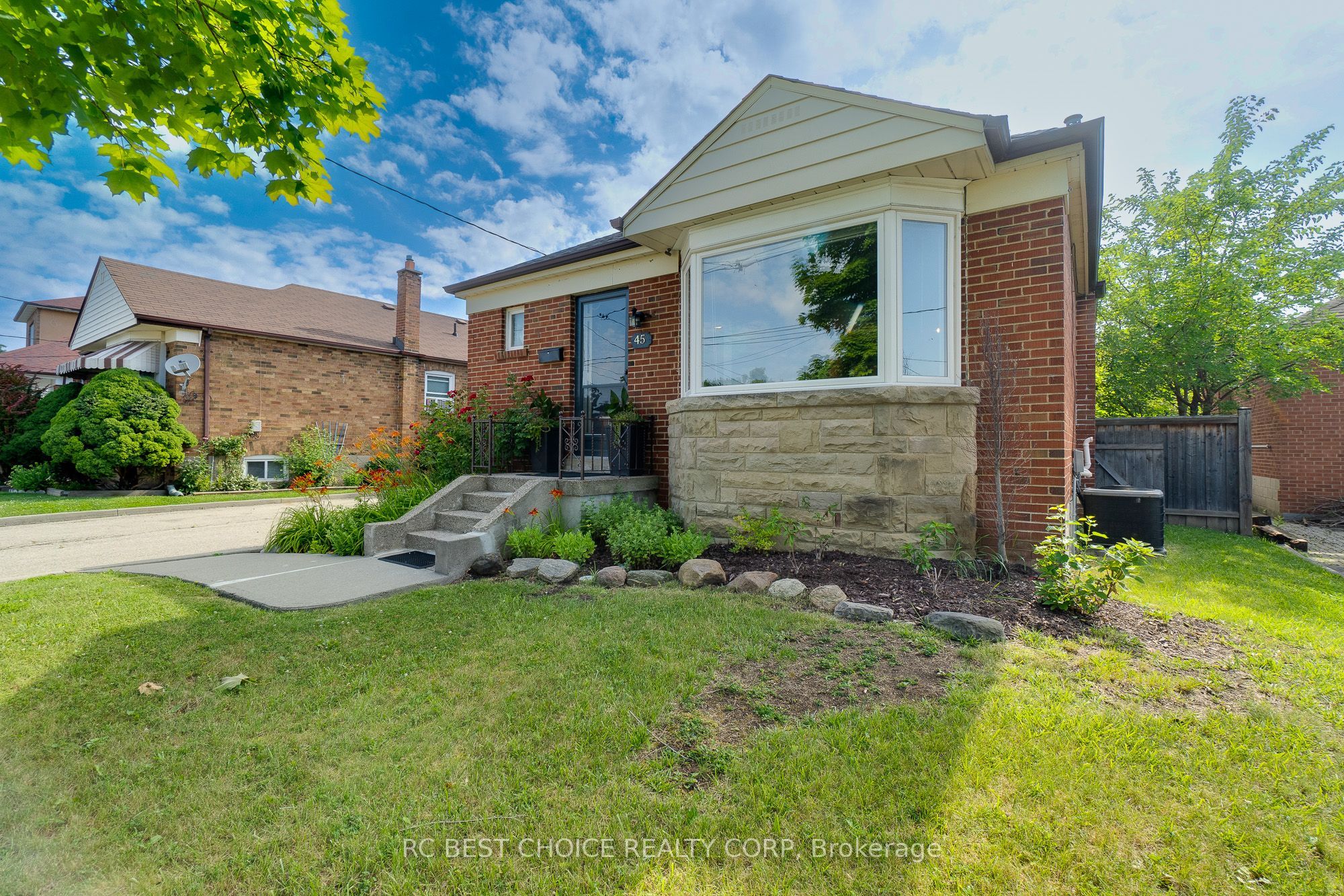 45 Mayall Avenue Main, Toronto, ON M3L 1E7 photo 4