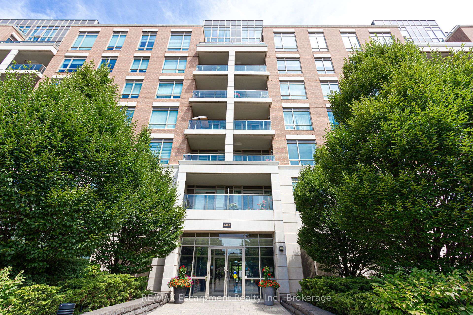 2470 Prince Michael Drive 210, Oakville, ON L6H 0G9 photo 2