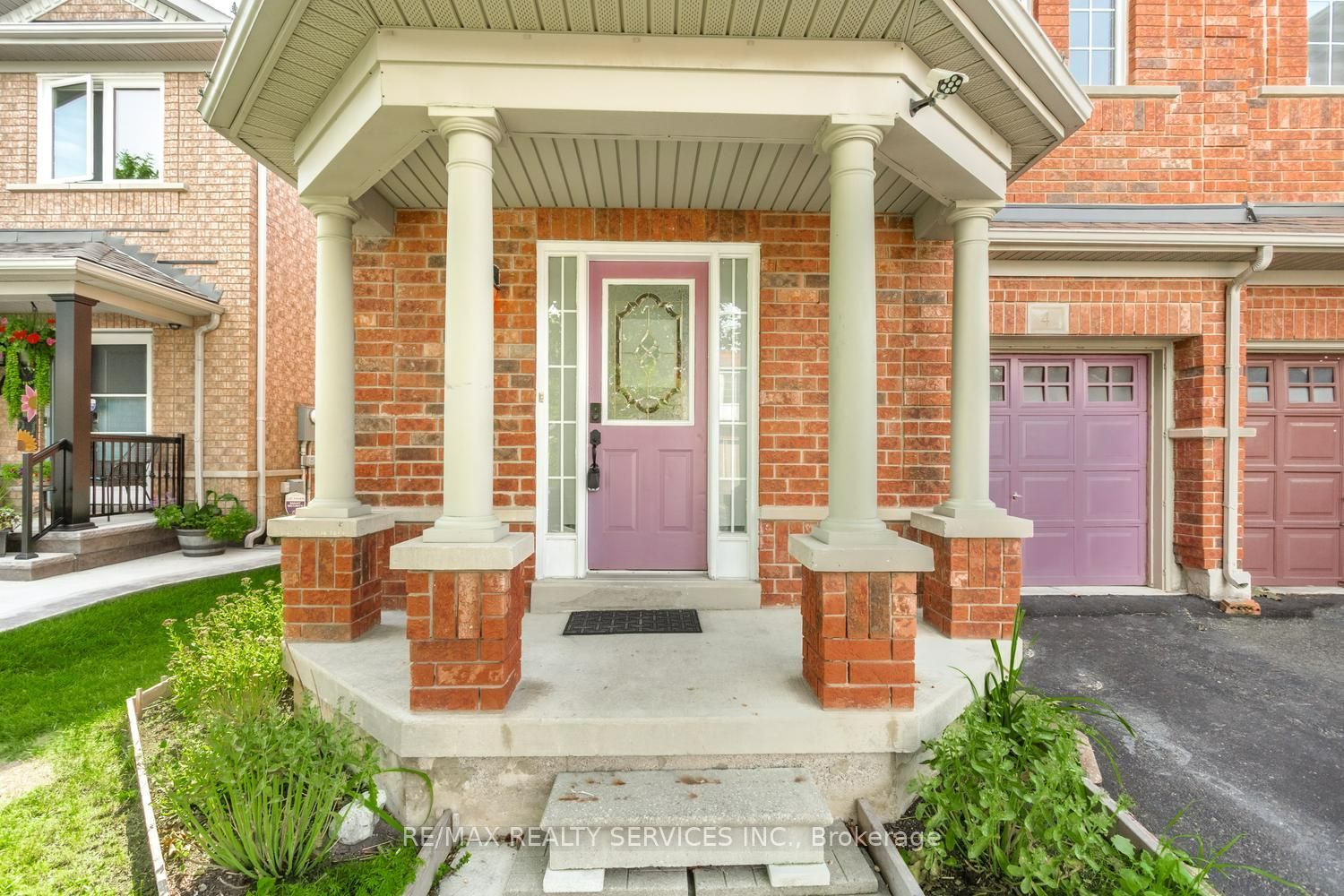 4 Farthingale Crescent, Brampton, ON L7A 1R3 photo 2