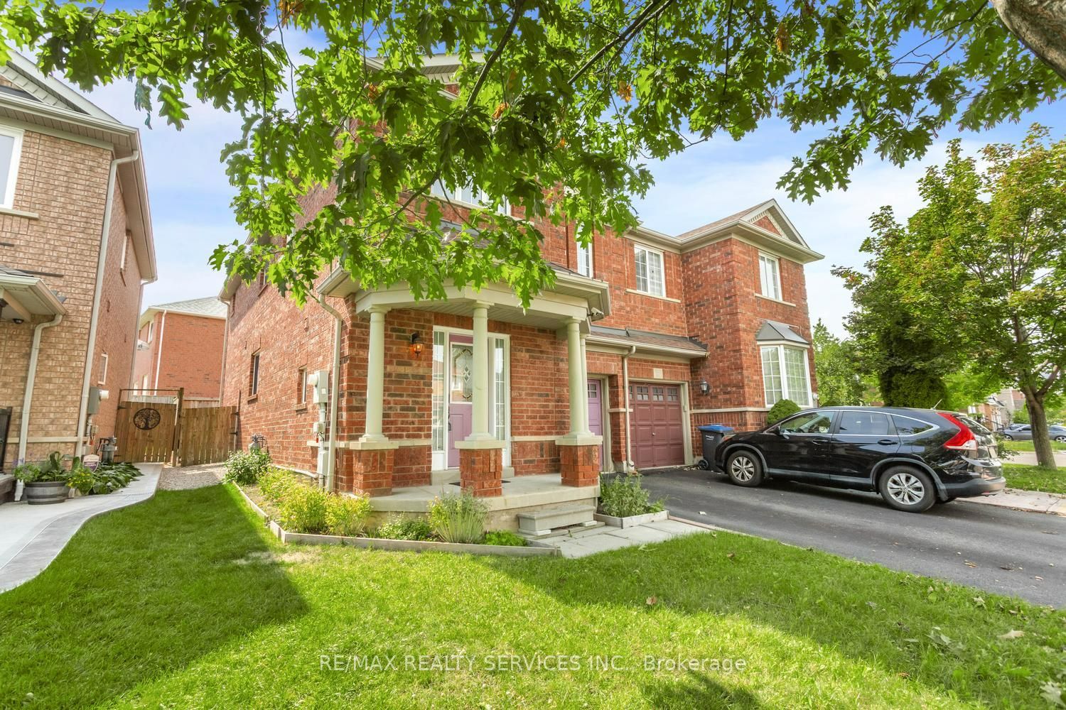 4 Farthingale Crescent, Brampton, ON L7A 1R3 photo 3