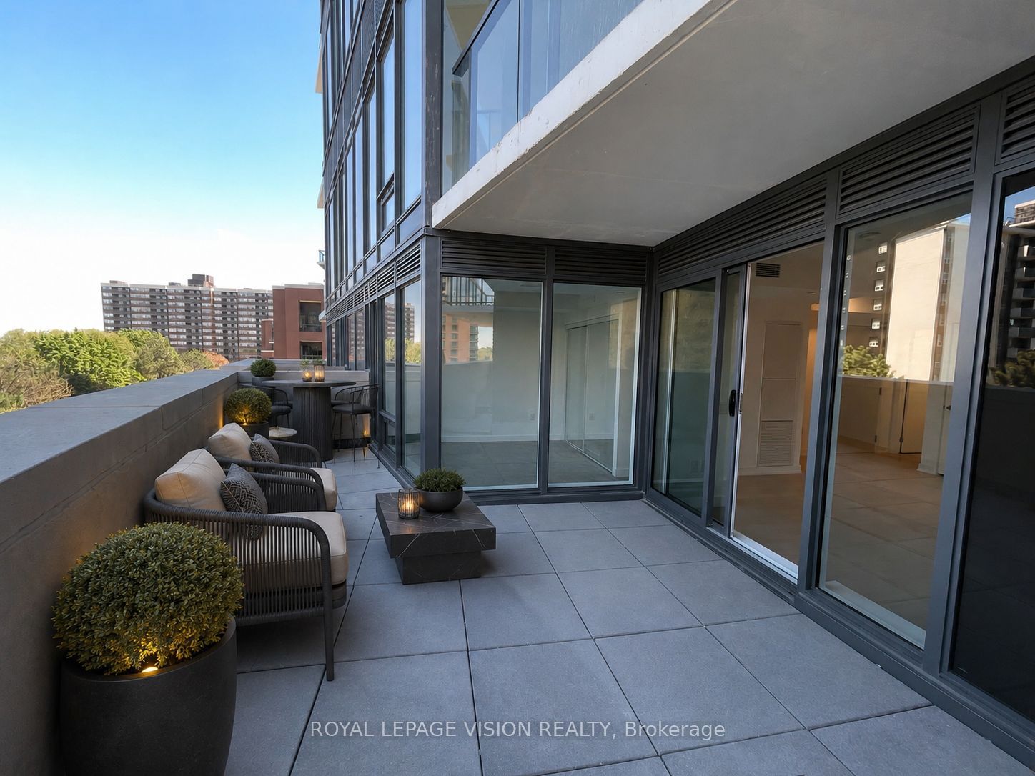 4010 Eglinton Avenue W 503, Toronto, ON M9A 0G5