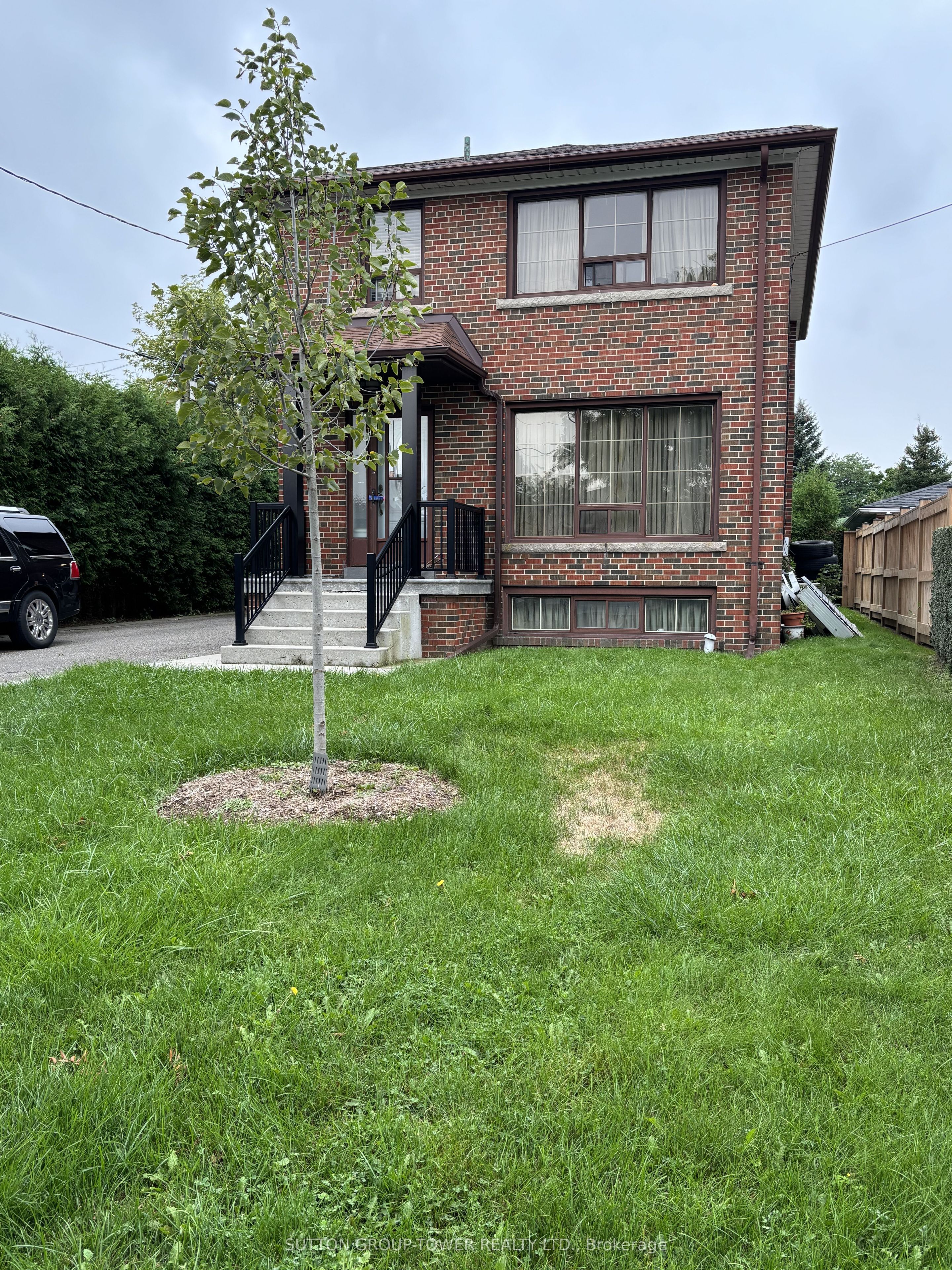 200 Locksley Avenue, Toronto, ON M6B 3N9 photo 2