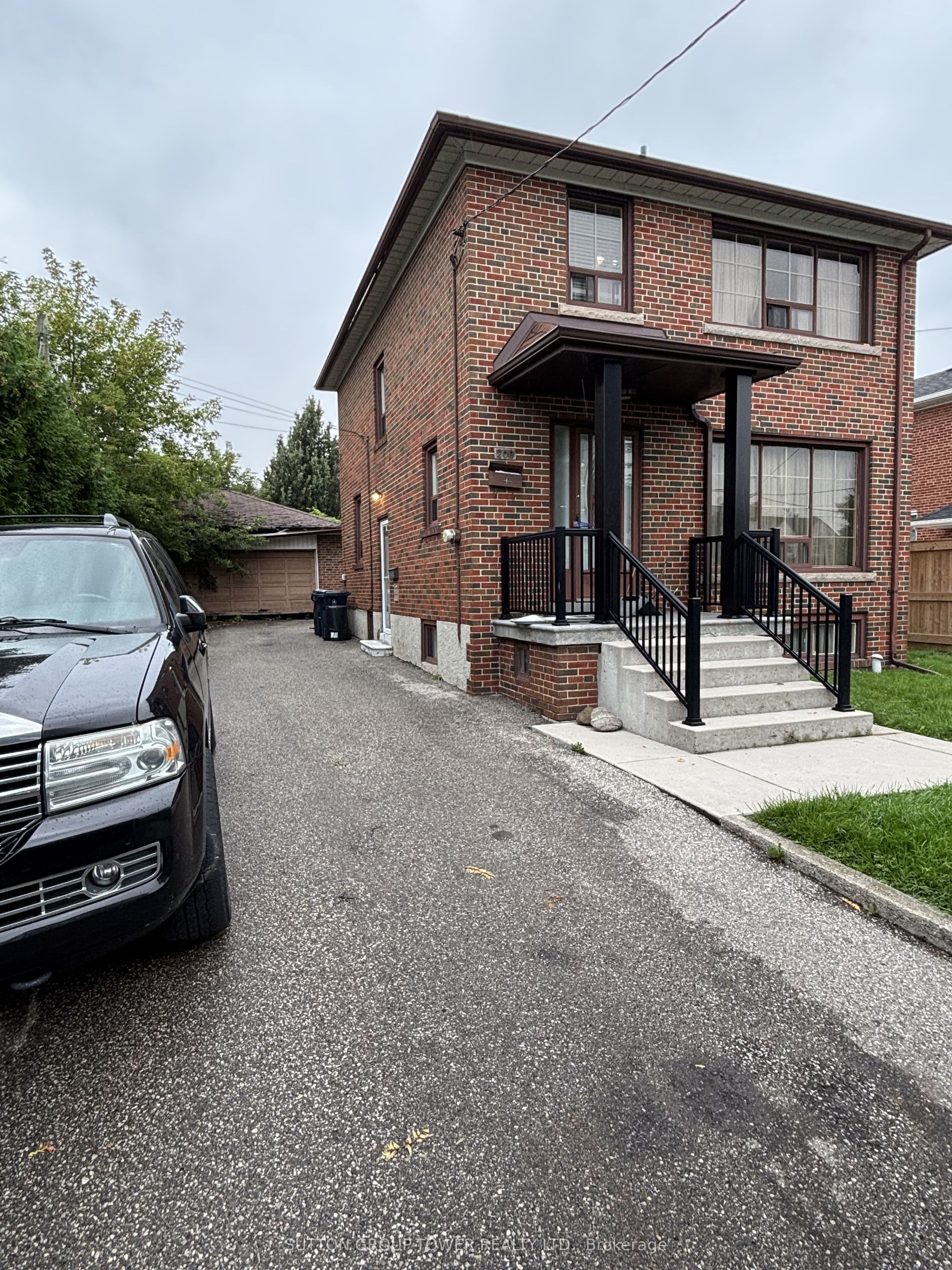 200 Locksley Avenue, Toronto, ON M6B 3N9 photo 3