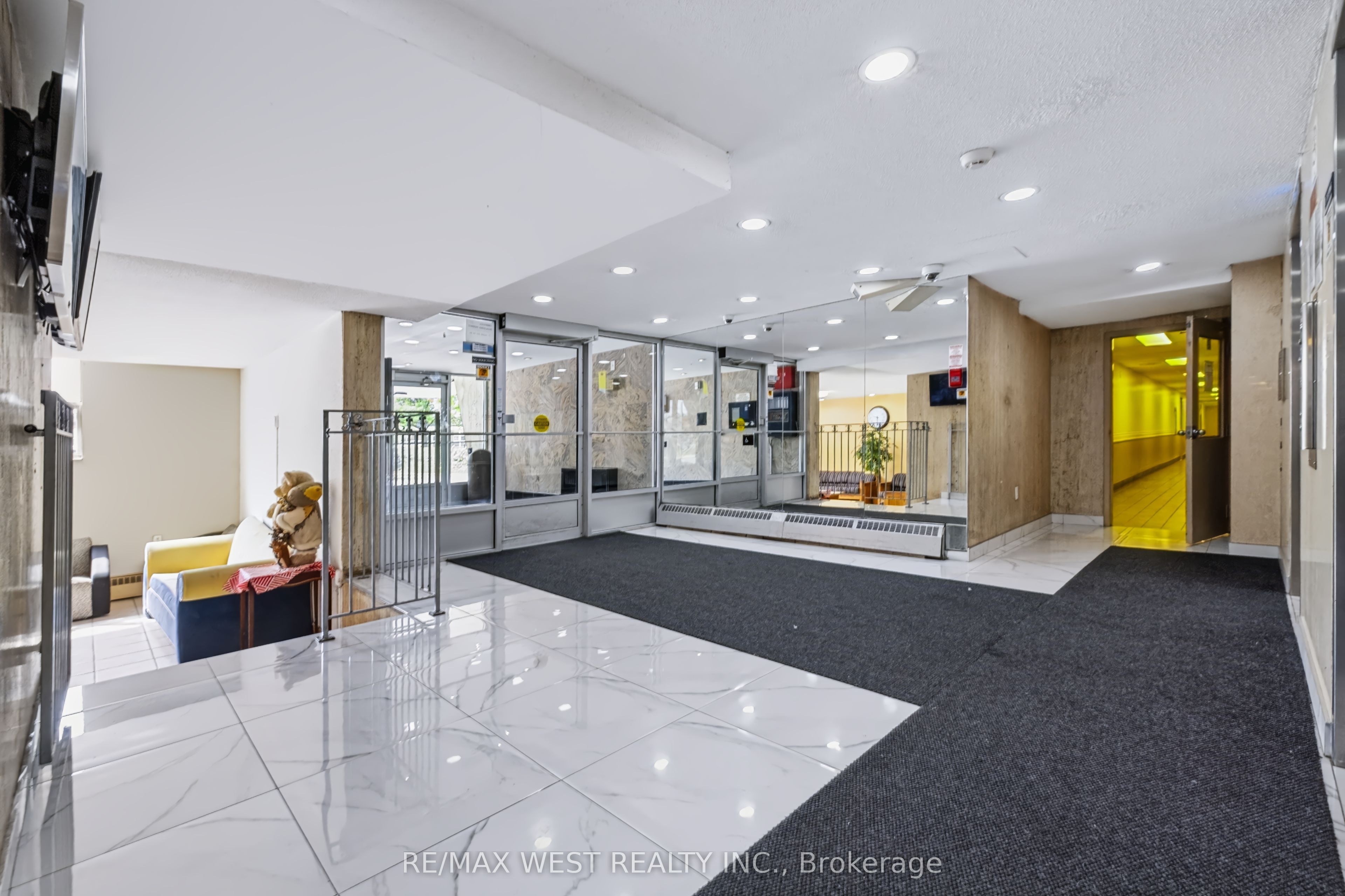 2645 Kipling Avenue 506, Toronto, ON M9V 3S6 photo 2