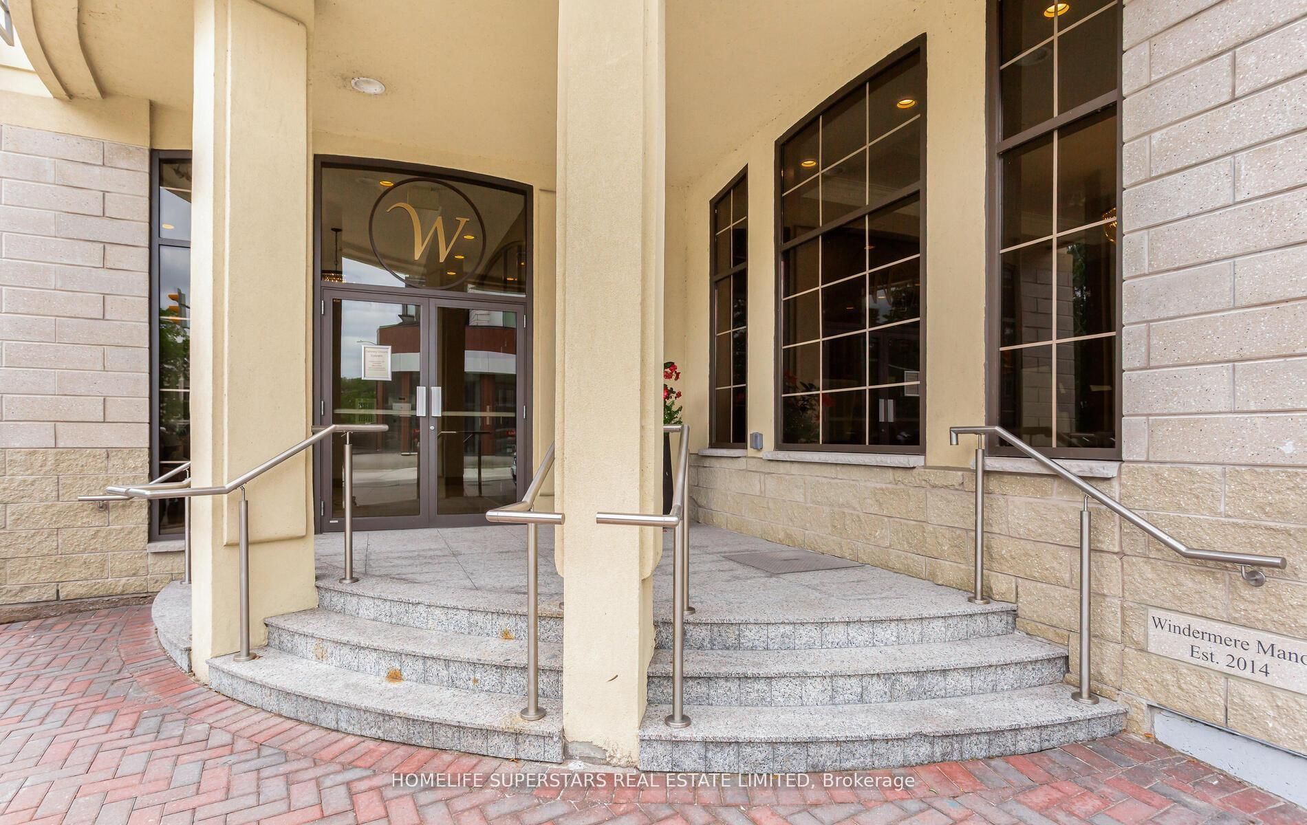 205 Lakeshore Road W 302, Oakville, ON L6K 0H8 photo 2