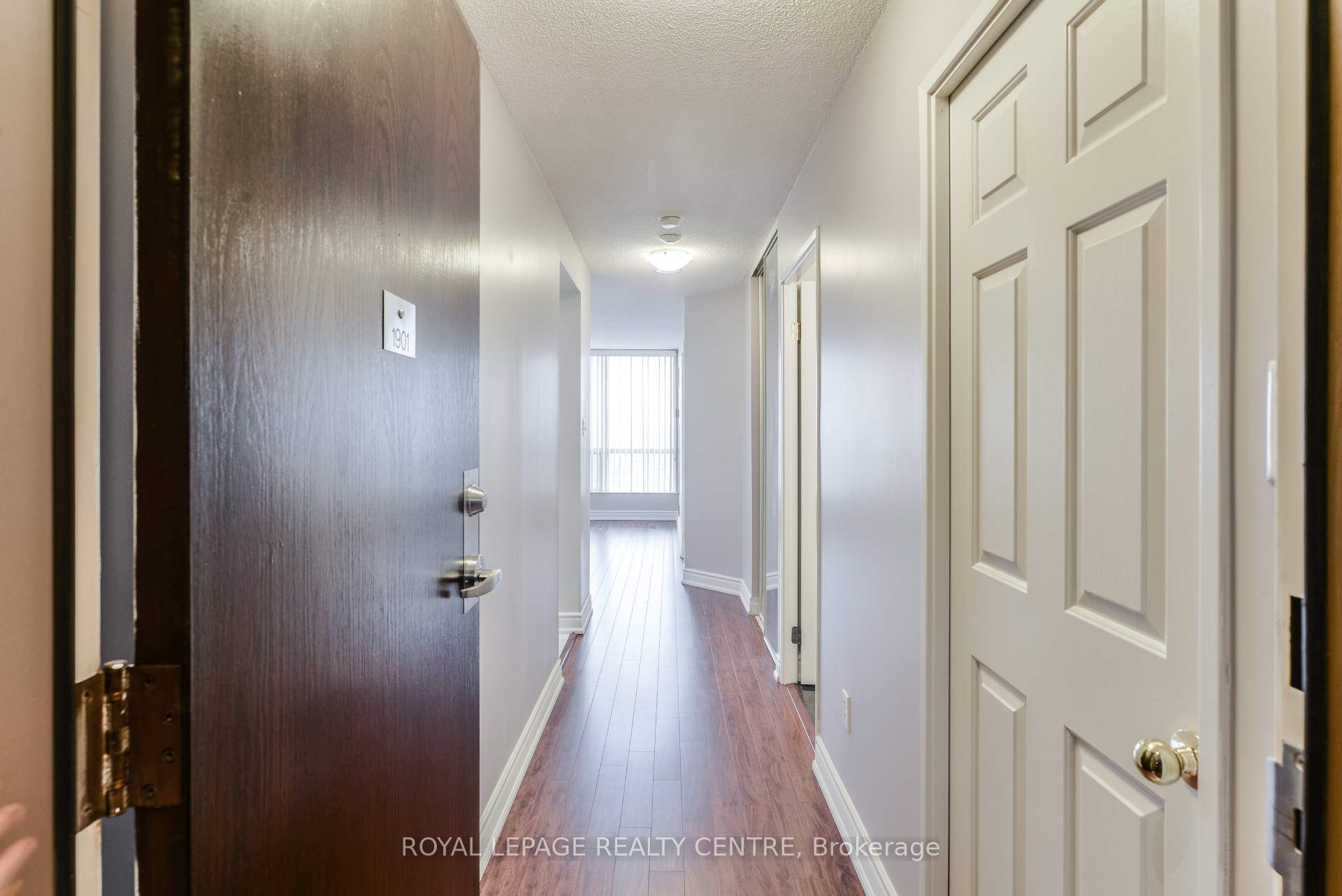 101 Subway Crescent 1901, Toronto, ON M9B 6K4 photo 4