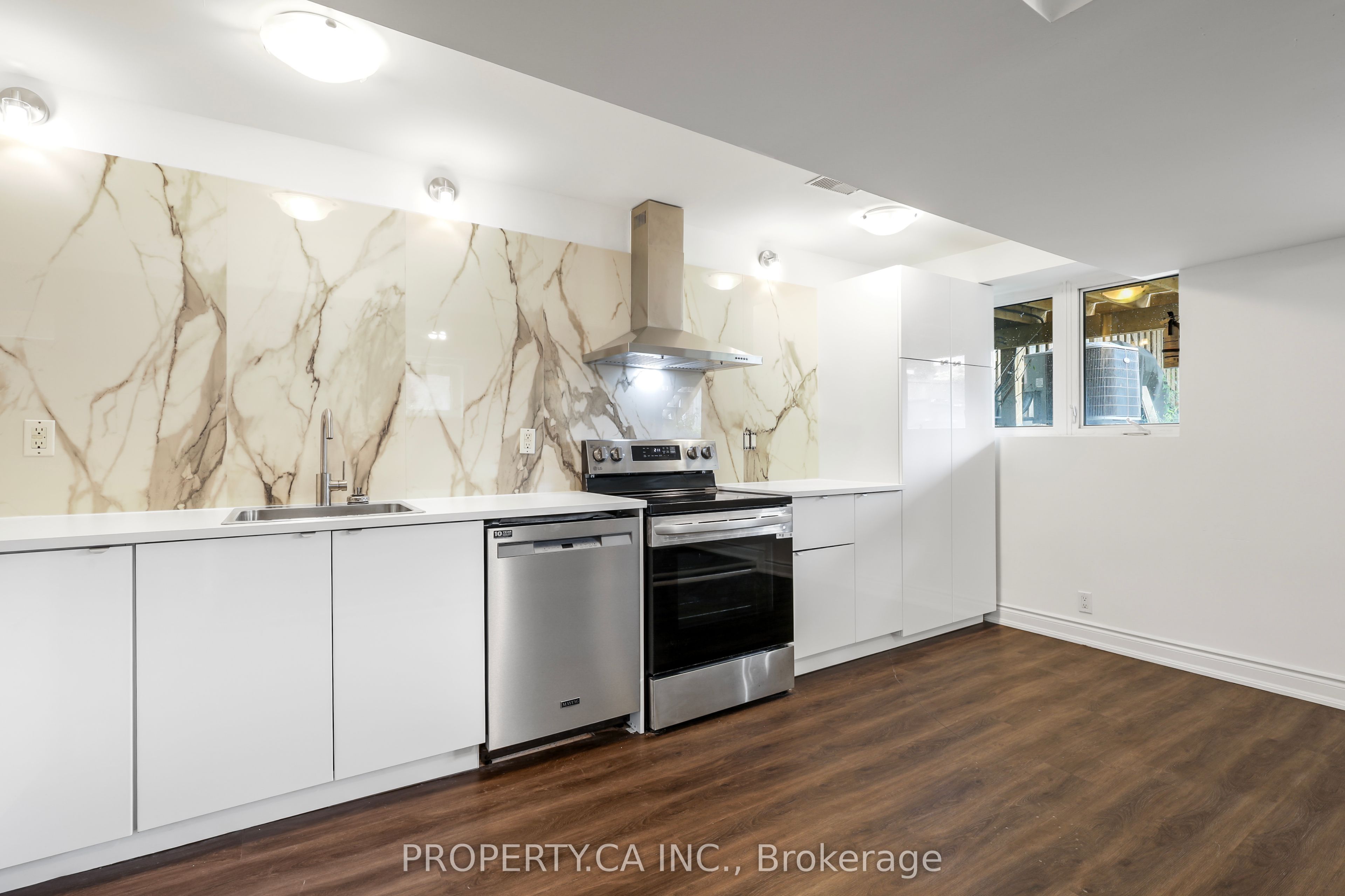 121 Melrose Street 2, Toronto, ON M8Y 1B4 photo 3