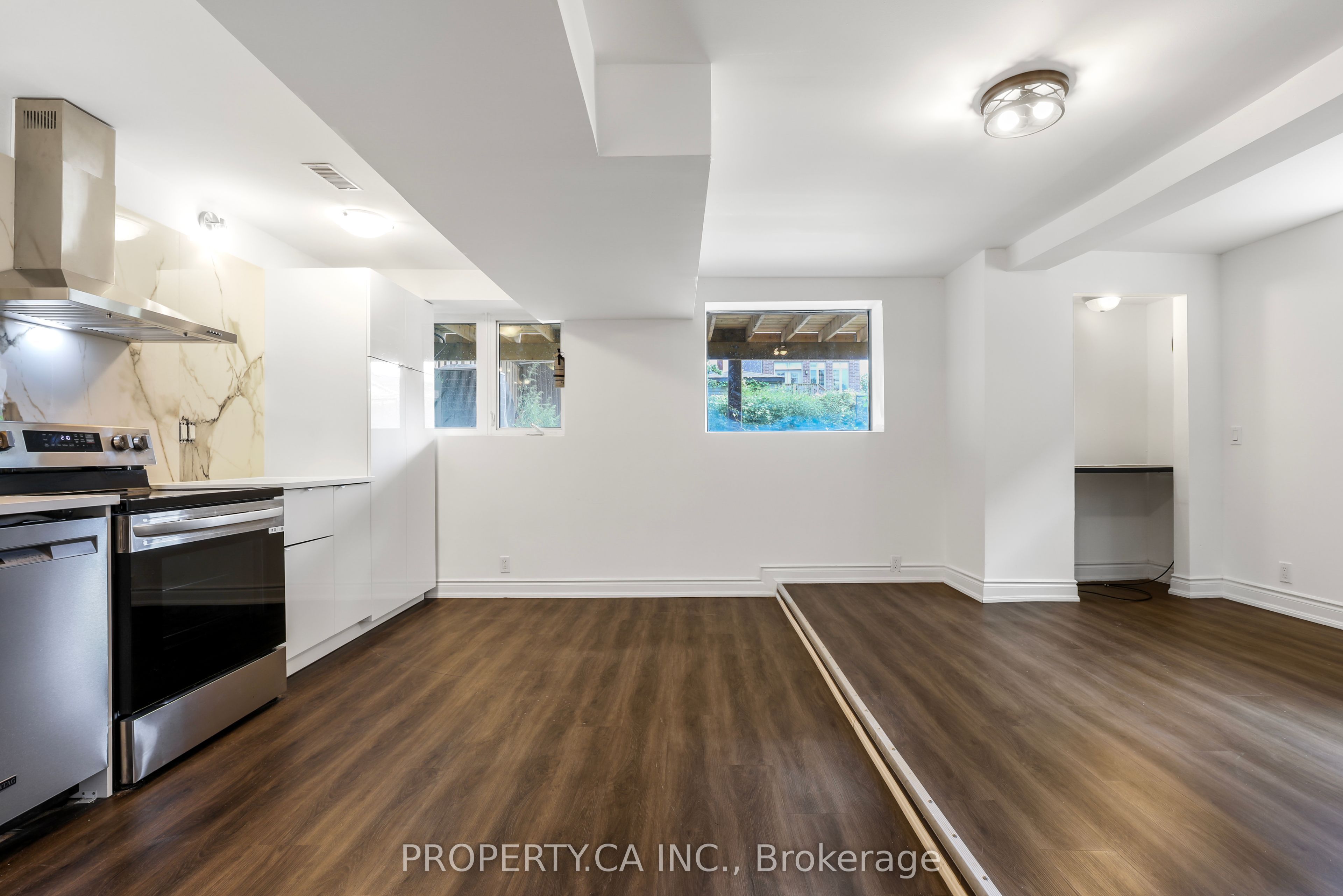 121 Melrose Street 2, Toronto, ON M8Y 1B4 photo 5