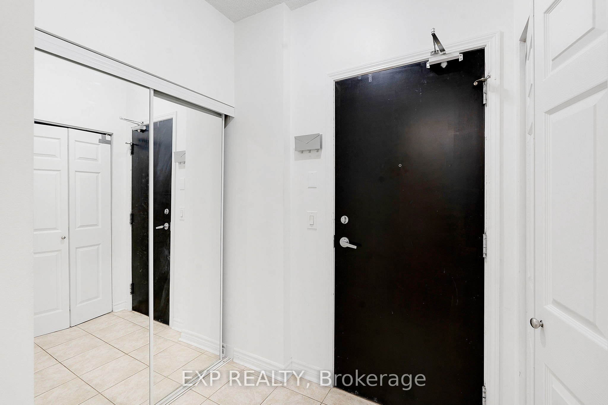 388 Prince Of Wales Drive 3003, Mississauga, ON L5B 0A1 photo 2