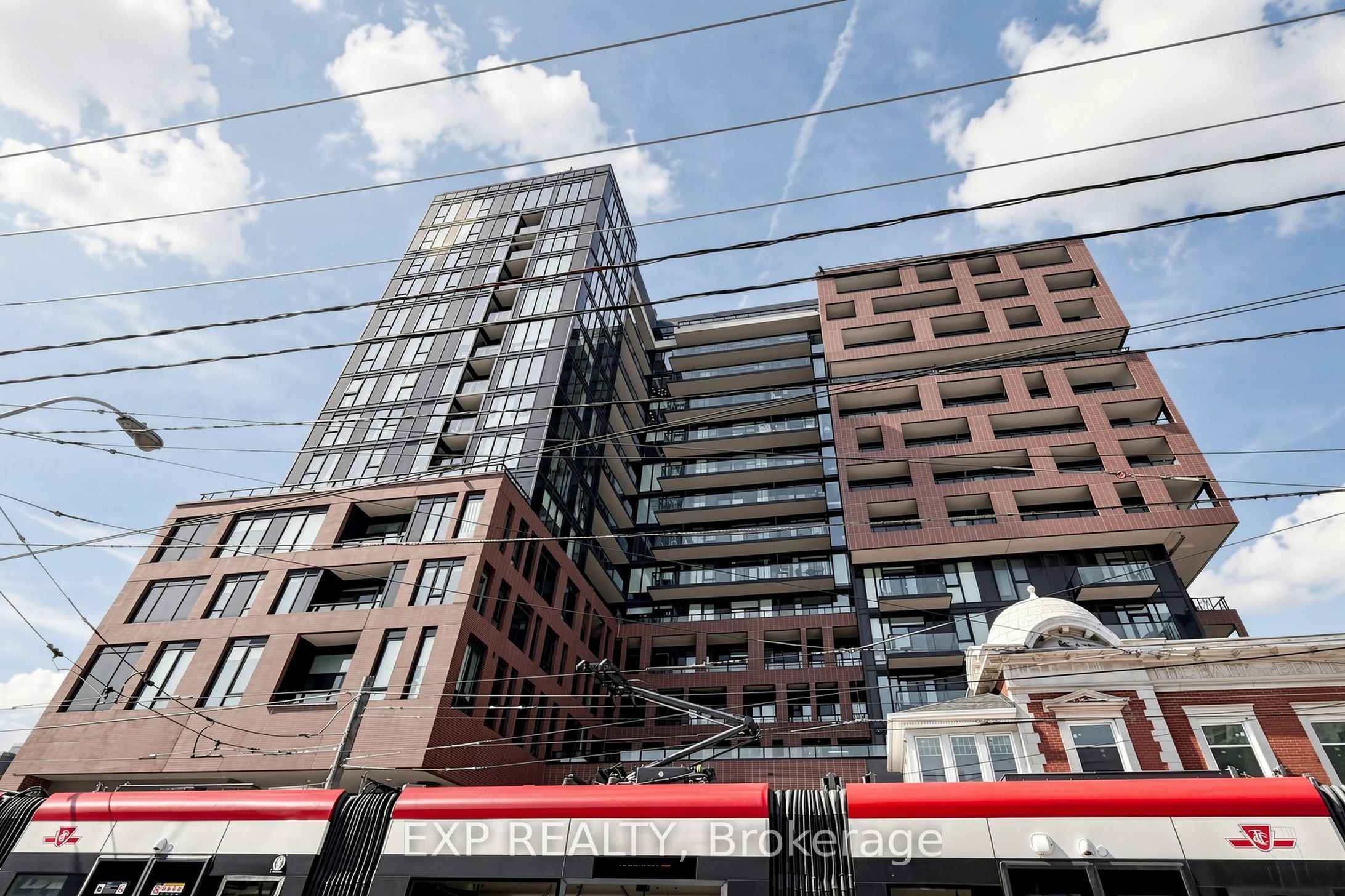 270 dufferin Street 318, Toronto, ON M6C 1A7