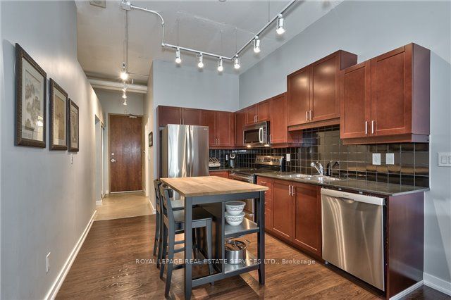 2 Fieldway Road 316, Toronto, ON M8Z 3L1 photo 3