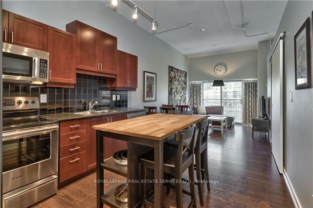 2 Fieldway Road 316, Toronto, ON M8Z 3L1 photo 4